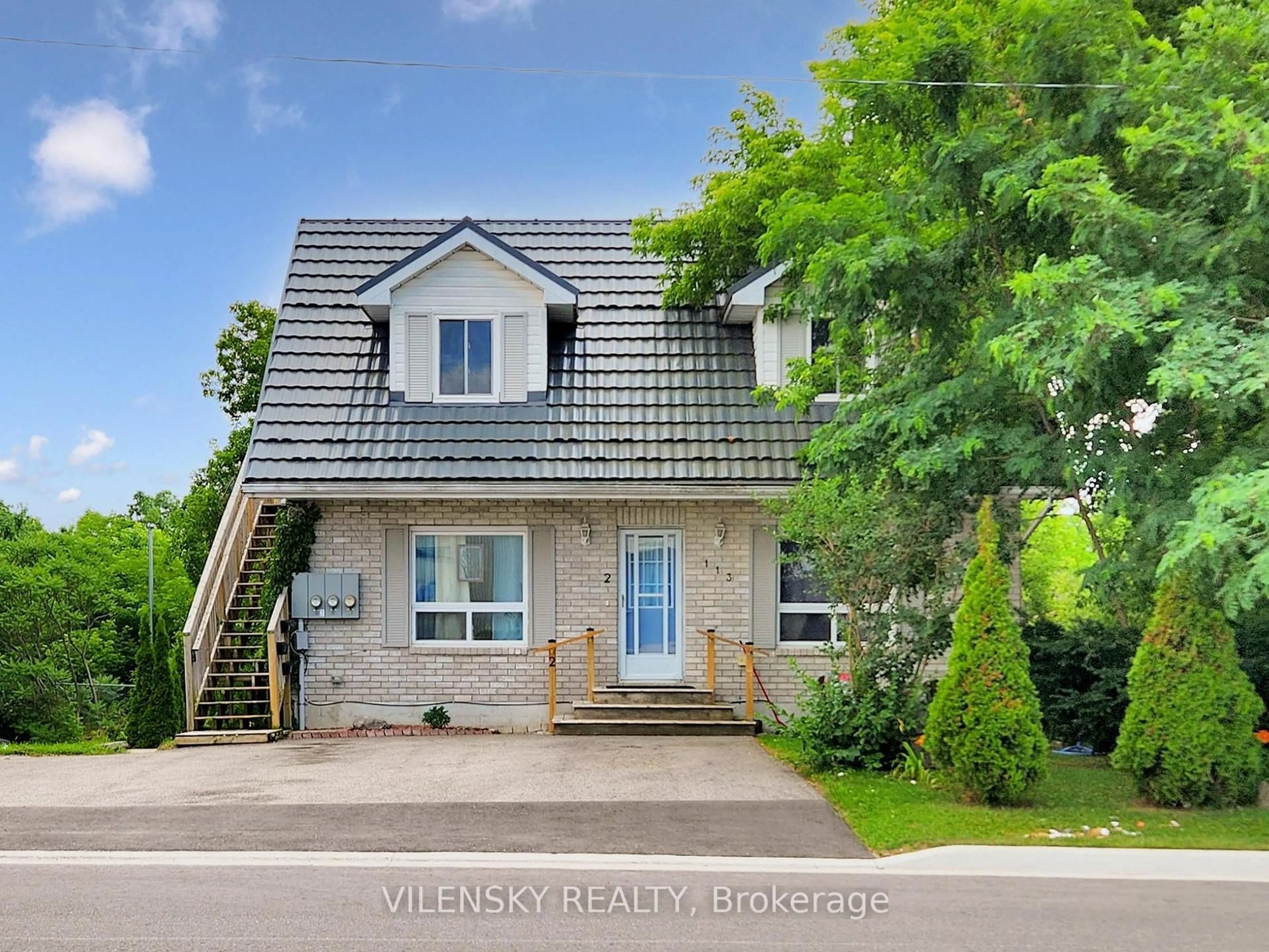 Home with brick exterior material, street for 113 John St, Barrie Ontario L4N 2K7