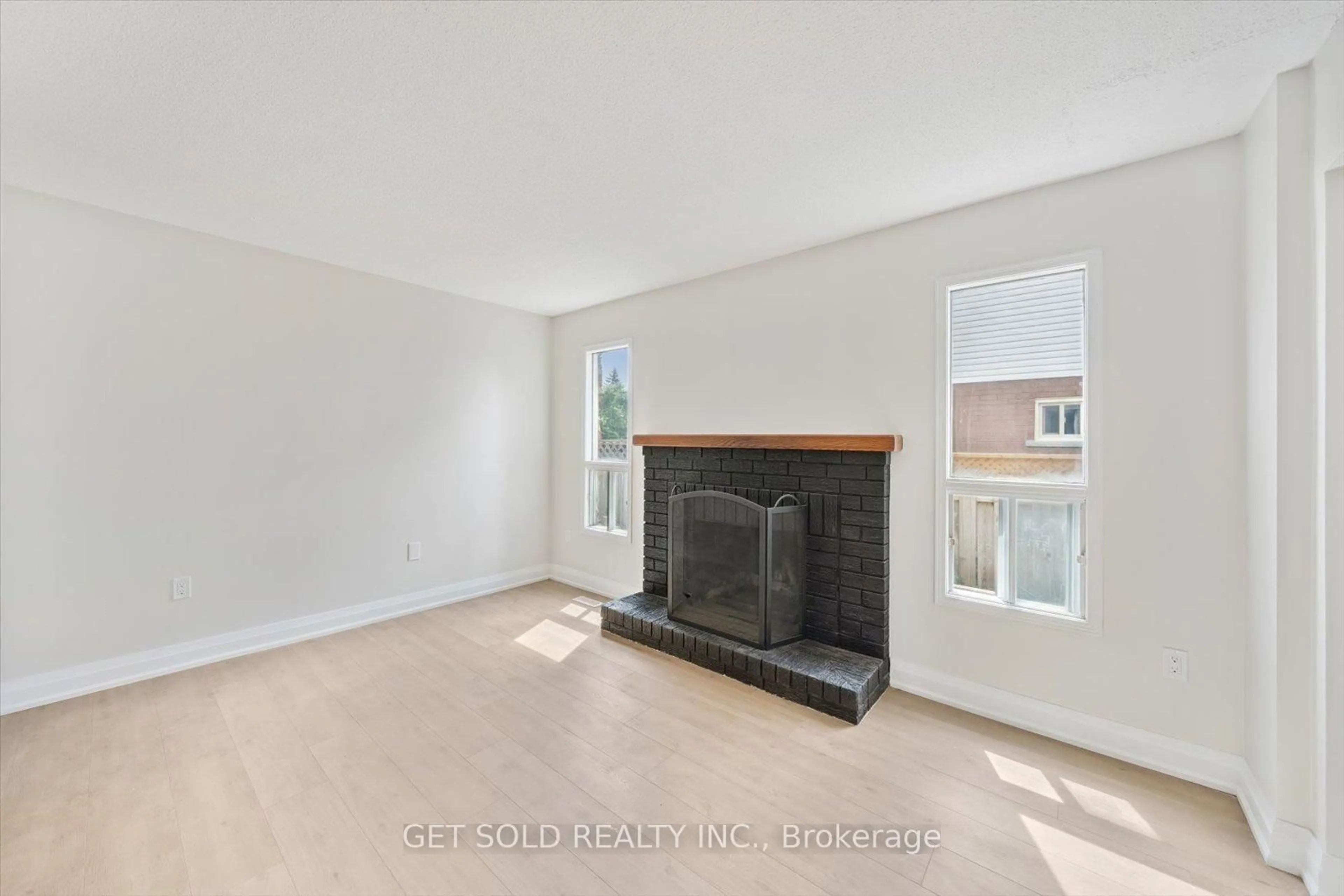 A pic of a room for 232 Kozlov St, Barrie Ontario L4N 7H6