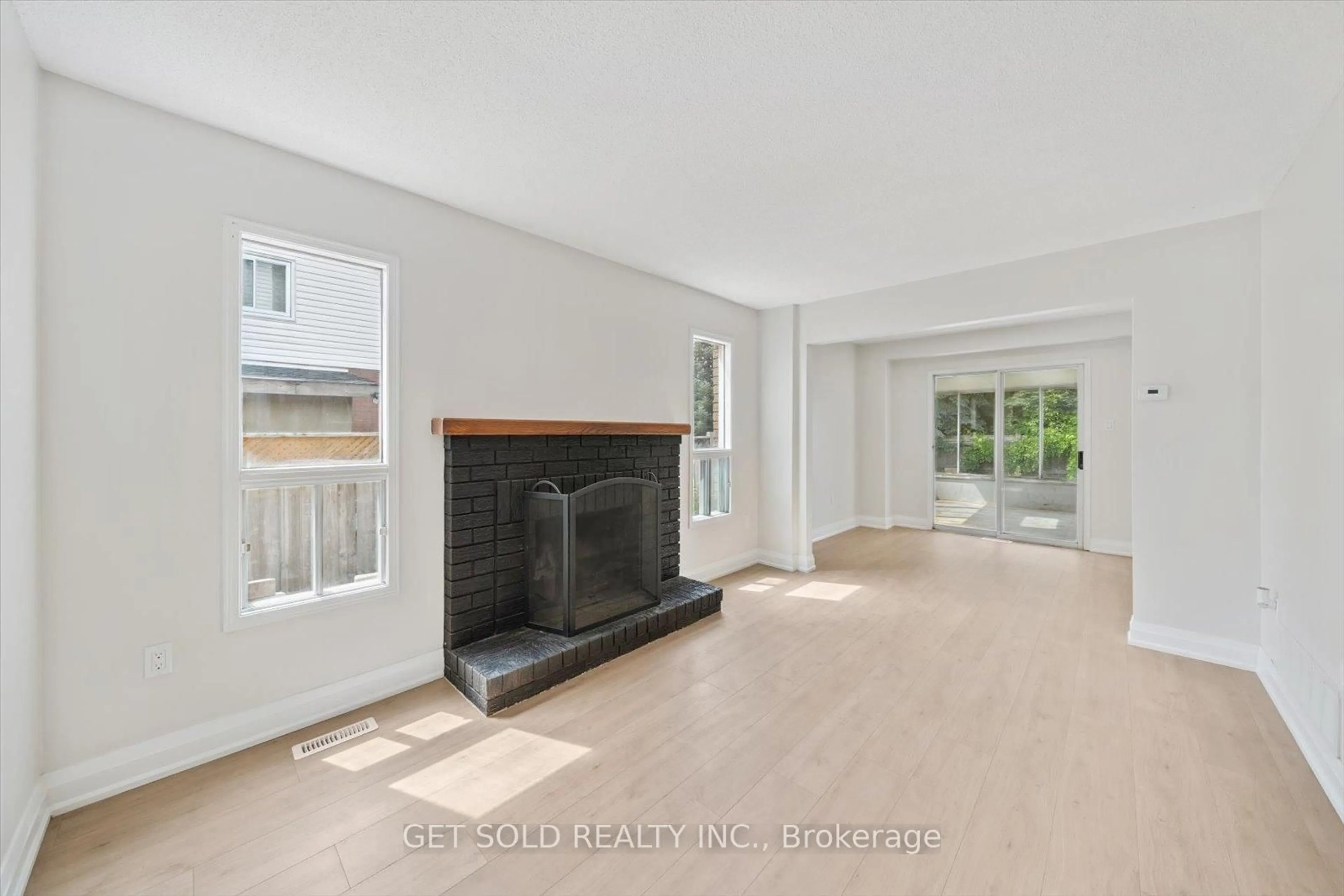 A pic of a room for 232 Kozlov St, Barrie Ontario L4N 7H6