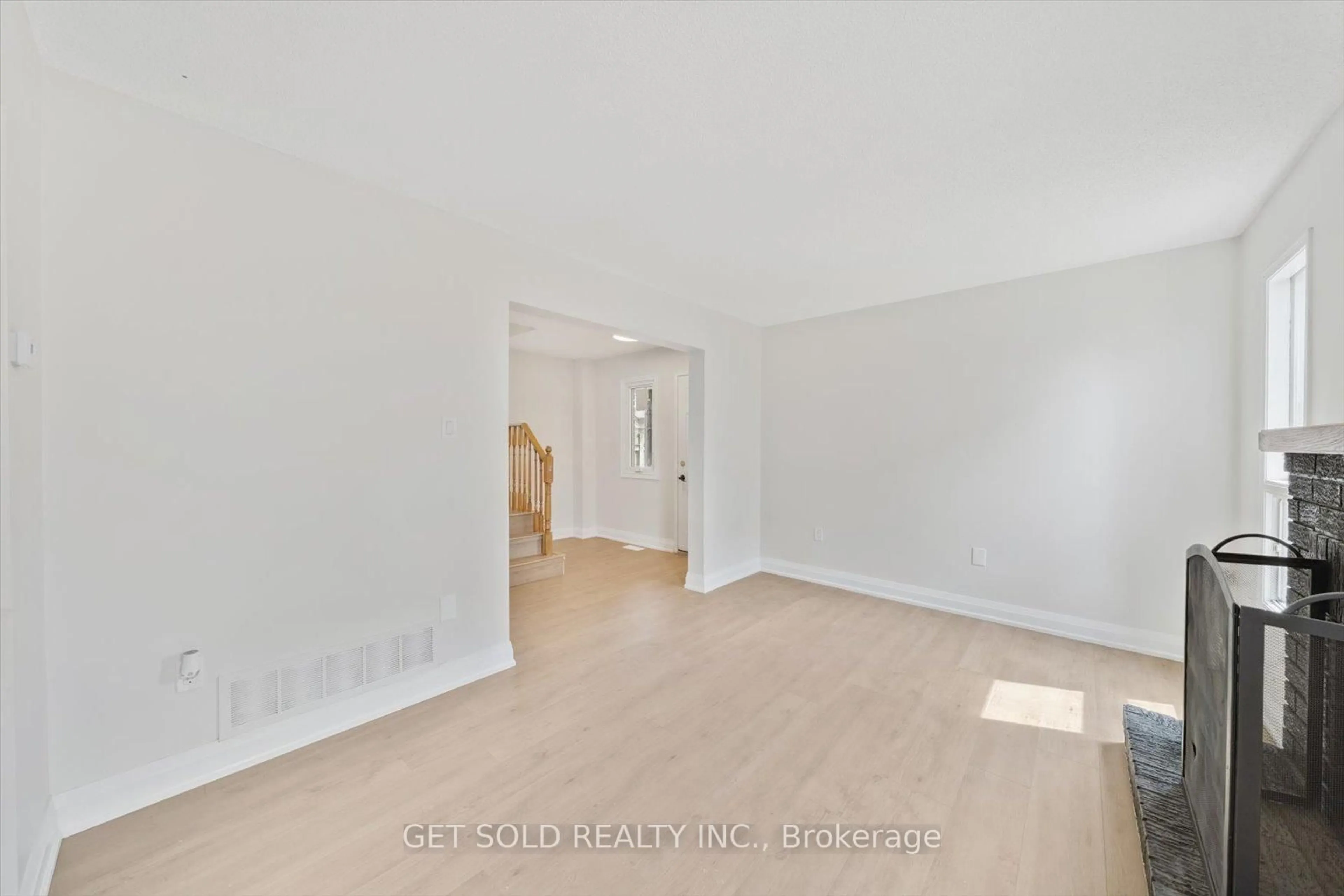 A pic of a room for 232 Kozlov St, Barrie Ontario L4N 7H6