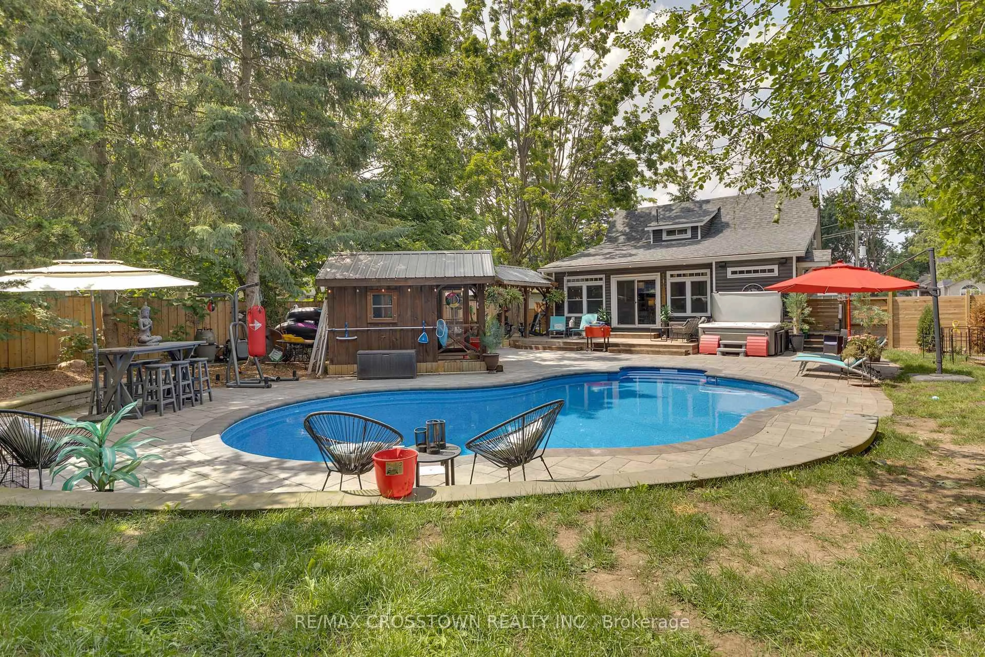 Pool for 75 Gunn St, Barrie Ontario L4M 2H4