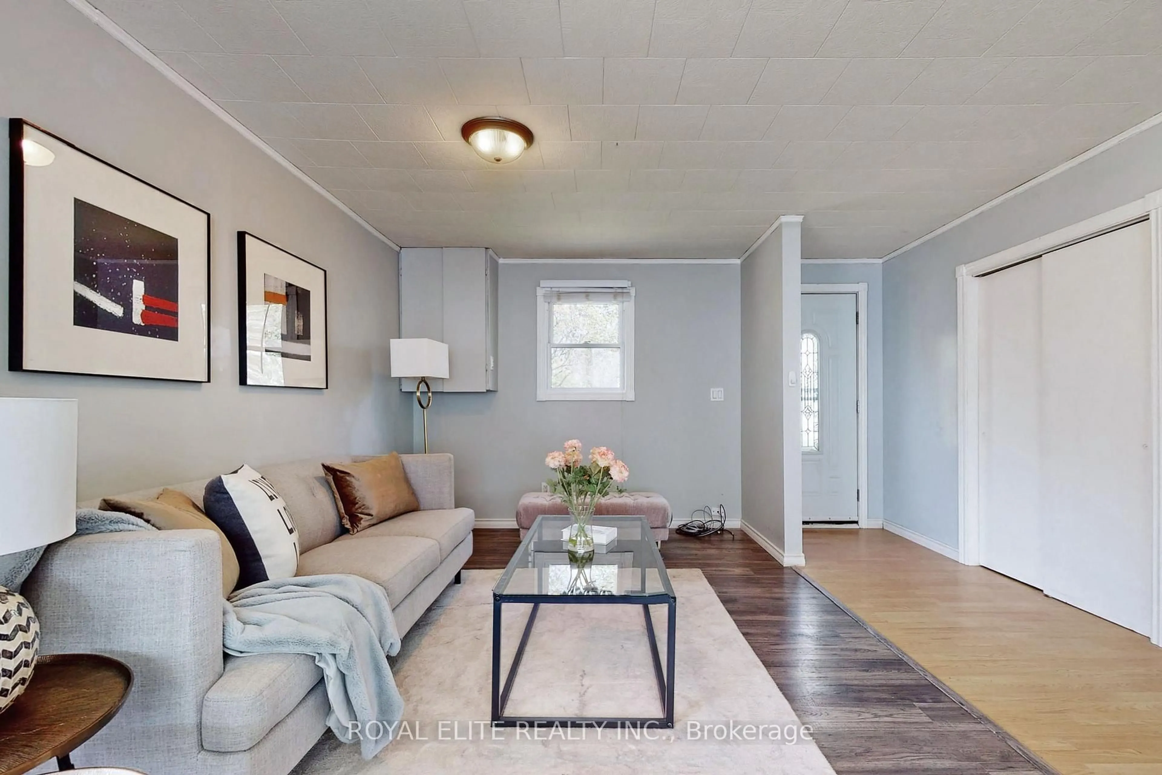 Living room with furniture, wood/laminate floor for 3965 Hilltop Rd, Ramara Ontario L3V 6H7