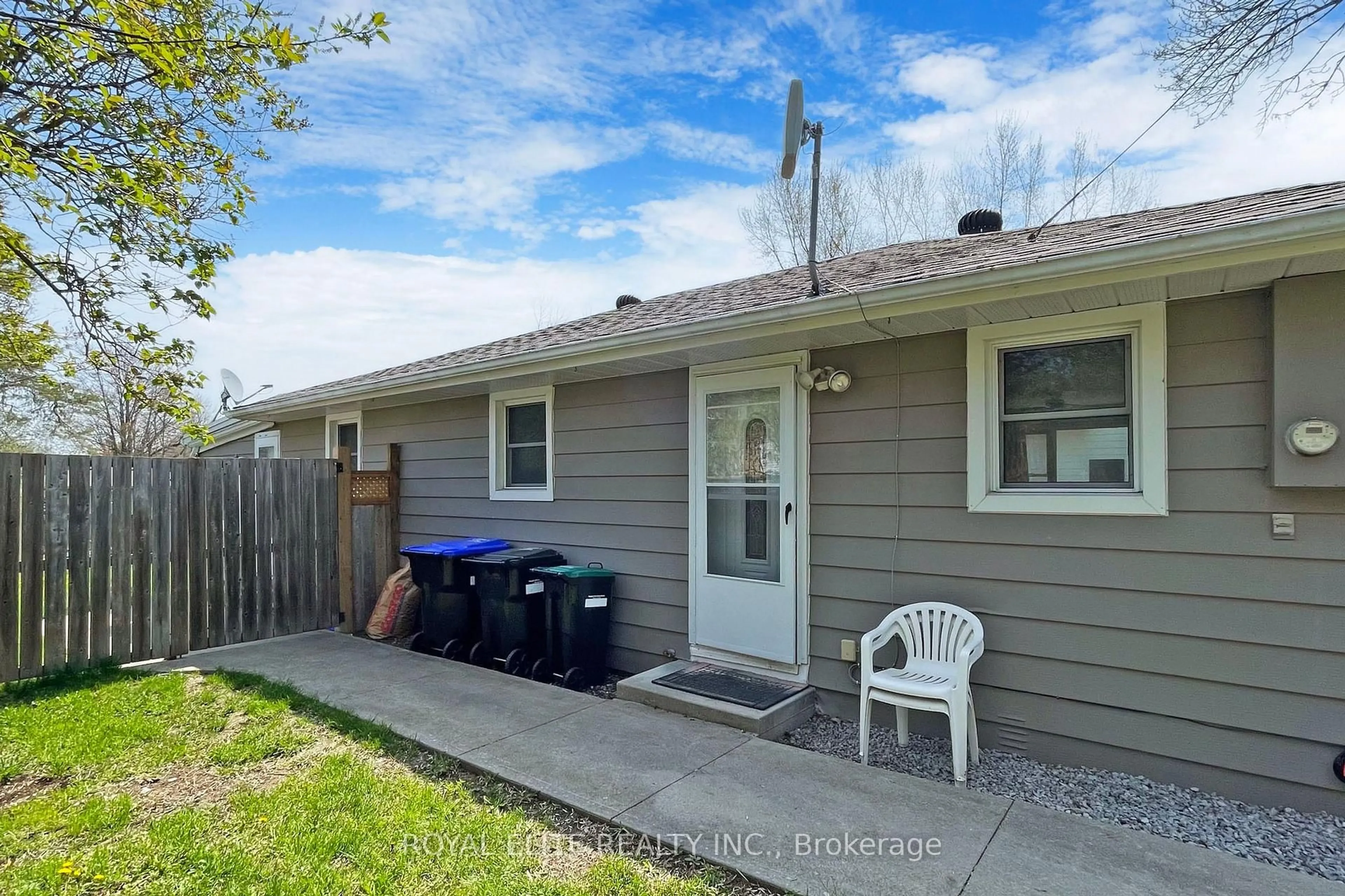Home with vinyl exterior material, street for 3965 Hilltop Rd, Ramara Ontario L3V 6H7