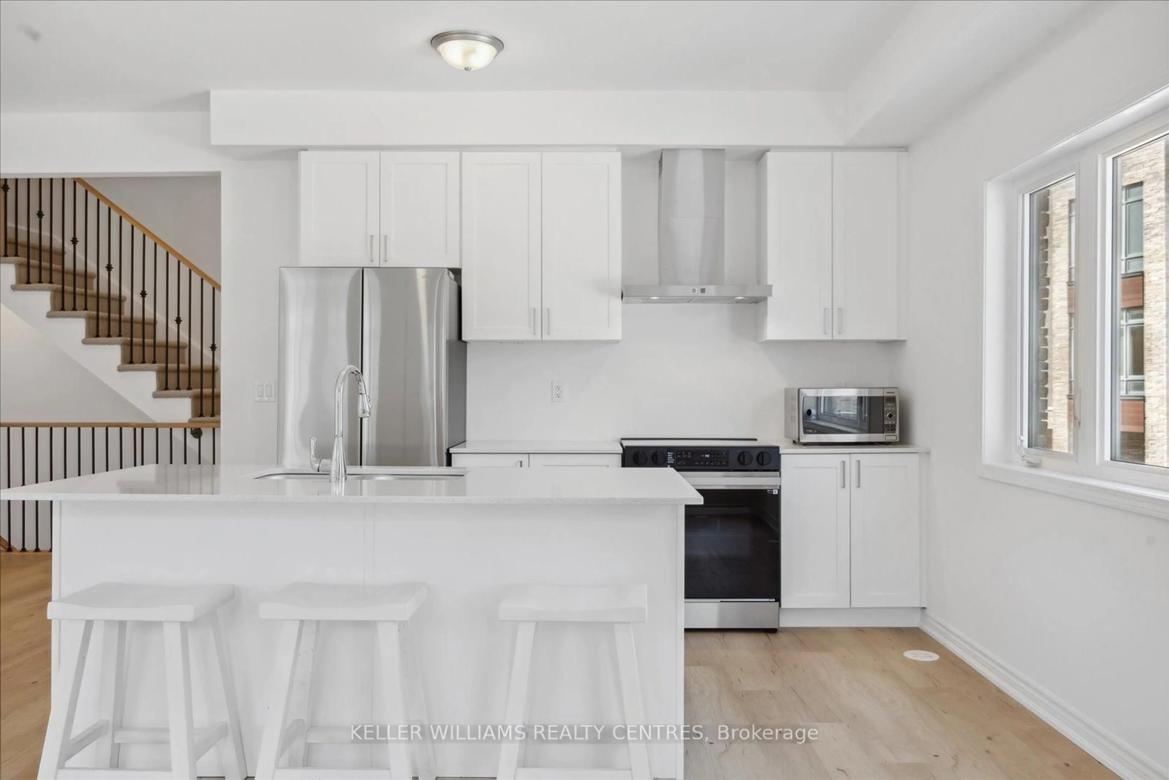 Open concept kitchen, unknown for 64 Wyn Wood Lane, Orillia Ontario L3V 3P7