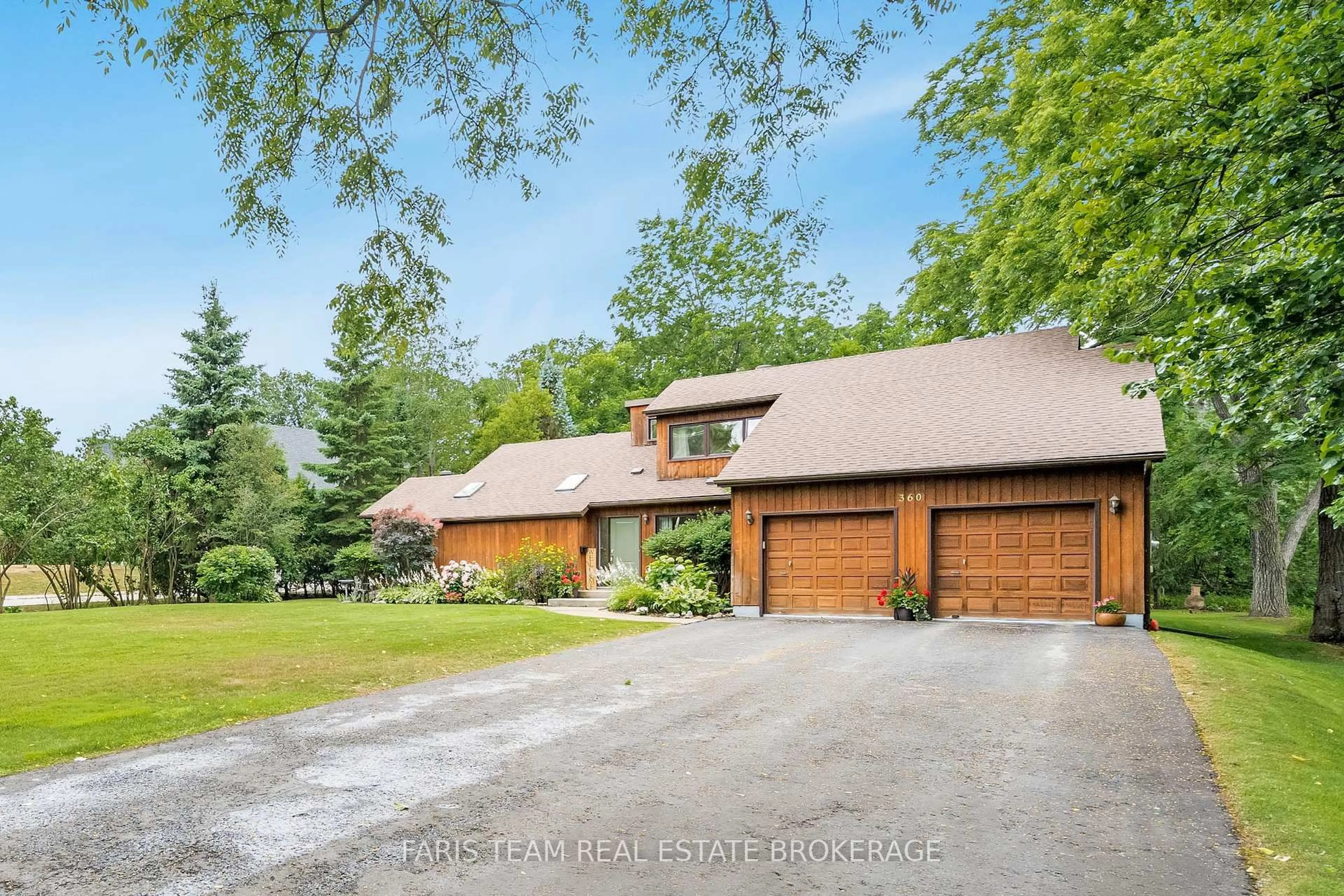 A pic from outside/outdoor area/front of a property/back of a property/a pic from drone, unknown for 360 Cox Mill Rd, Barrie Ontario L4N 7S8