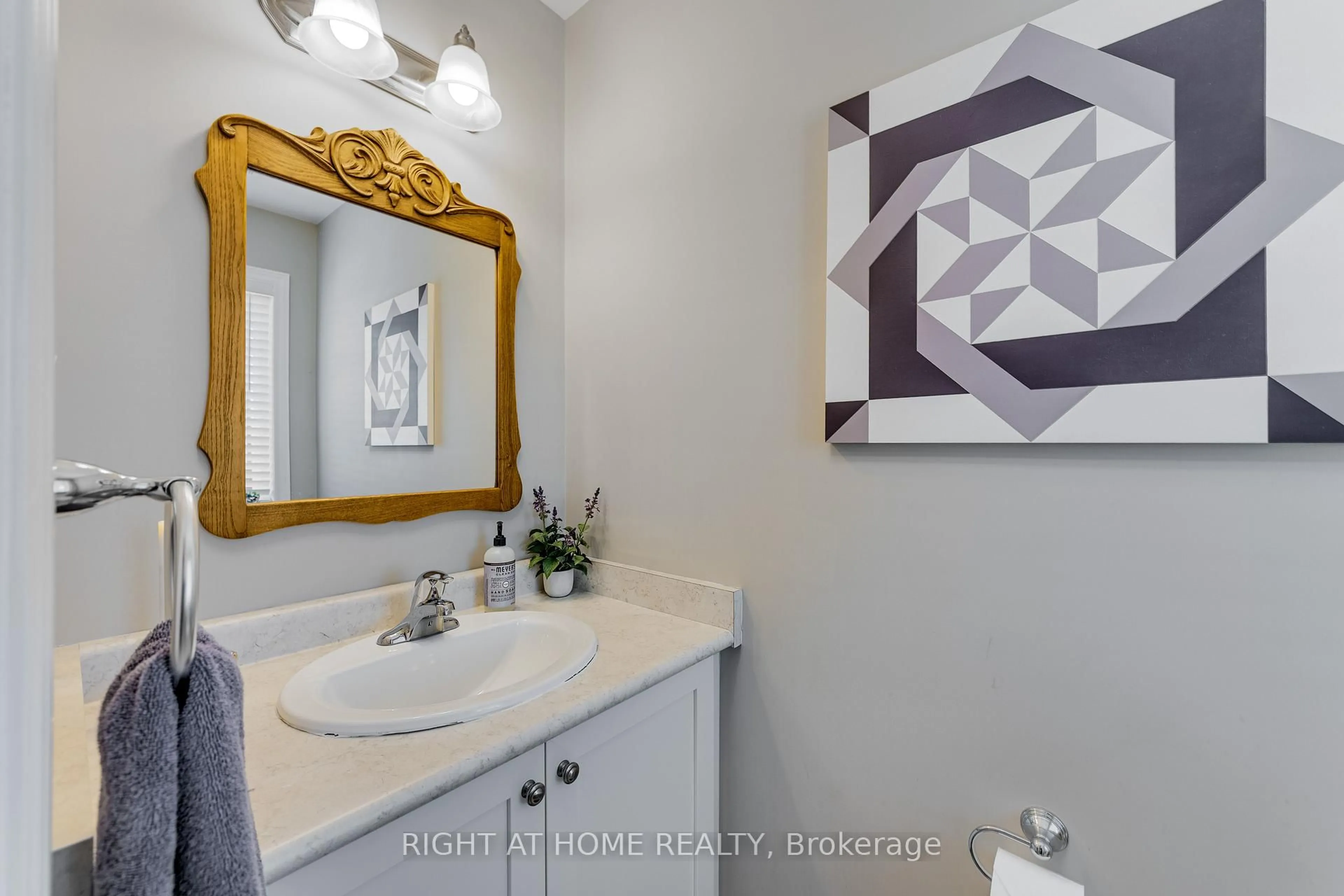 Standard bathroom, ceramic/tile floor for 257 Quebec Street St, Clearview Ontario L0M 1S0