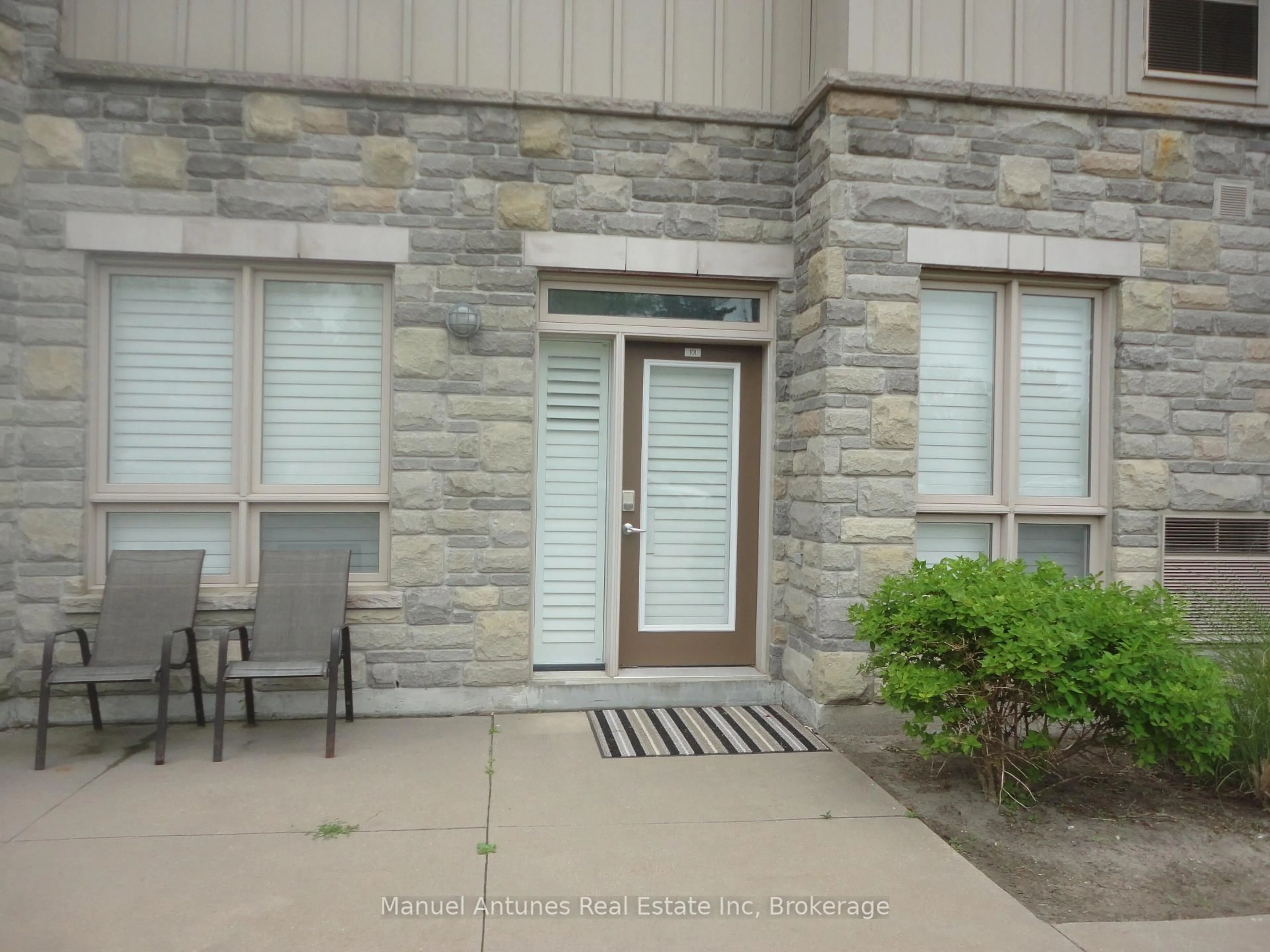 Patio, street for 764 River Rd #101, Wasaga Beach Ontario L9Z 2M7