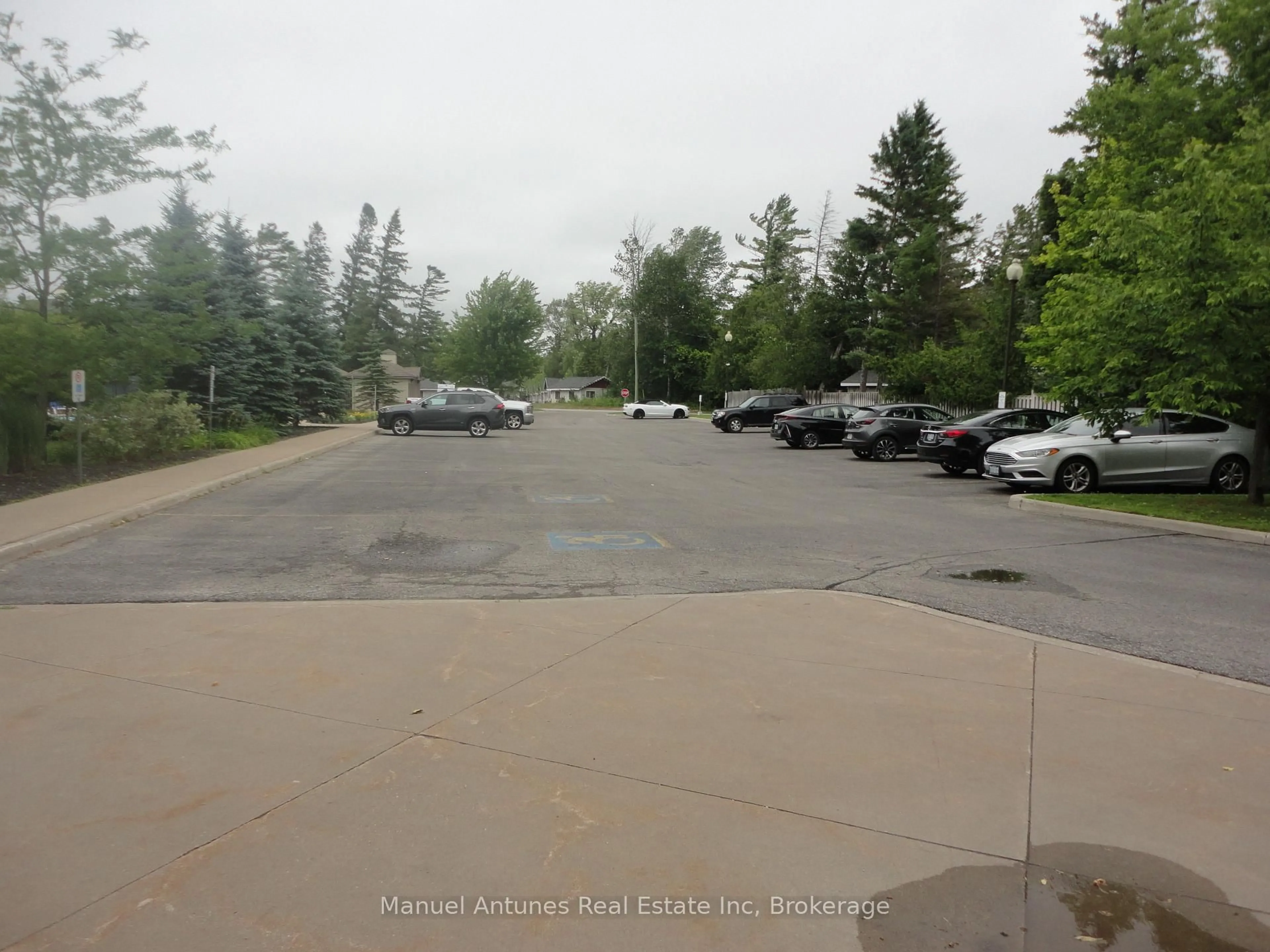 Blurry image for 764 River Rd #101, Wasaga Beach Ontario L9Z 2M7