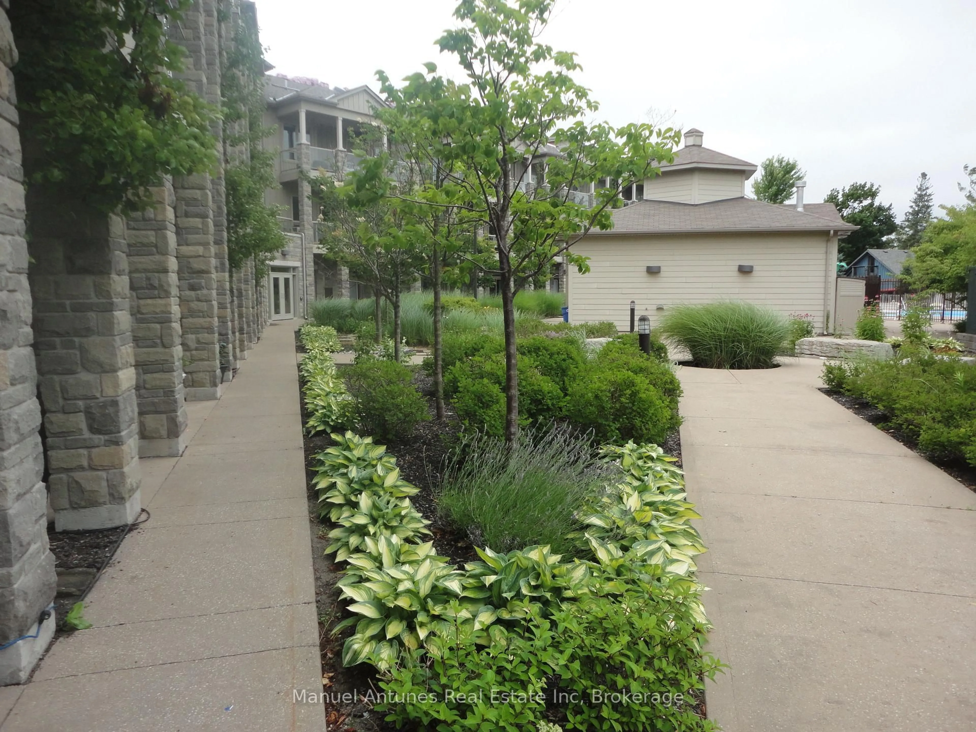 Patio, street for 764 River Rd #101, Wasaga Beach Ontario L9Z 2M7