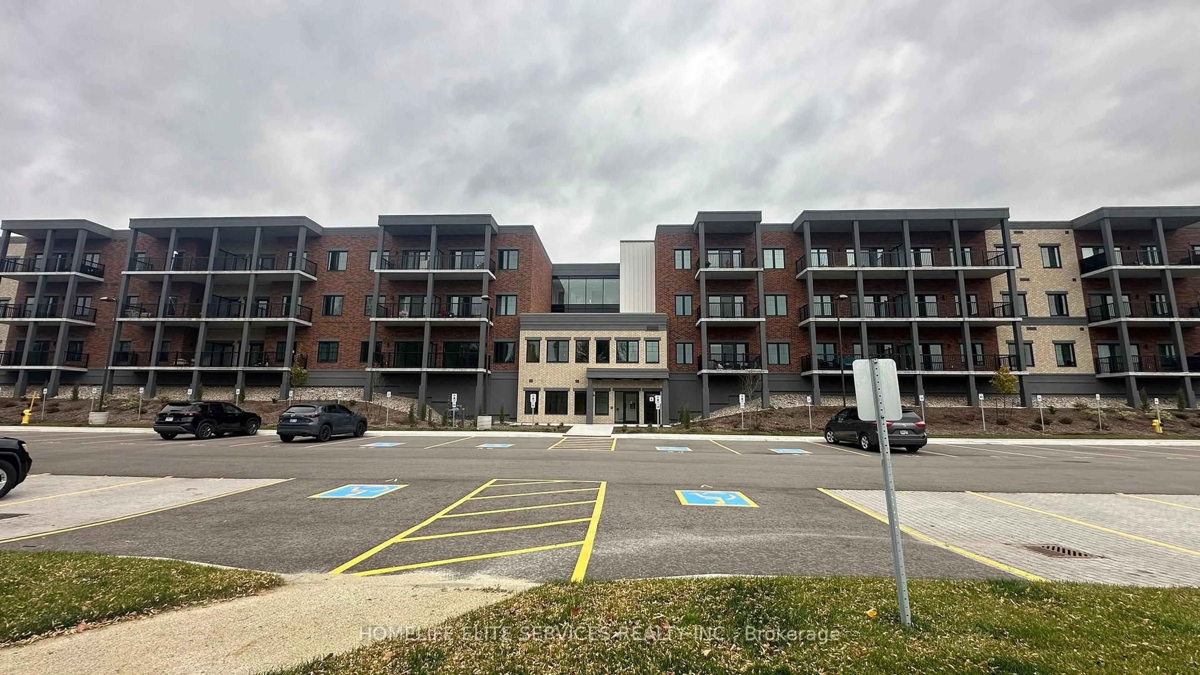 Unknown for 121 Mary St #306, Clearview Ontario L0M 1G0