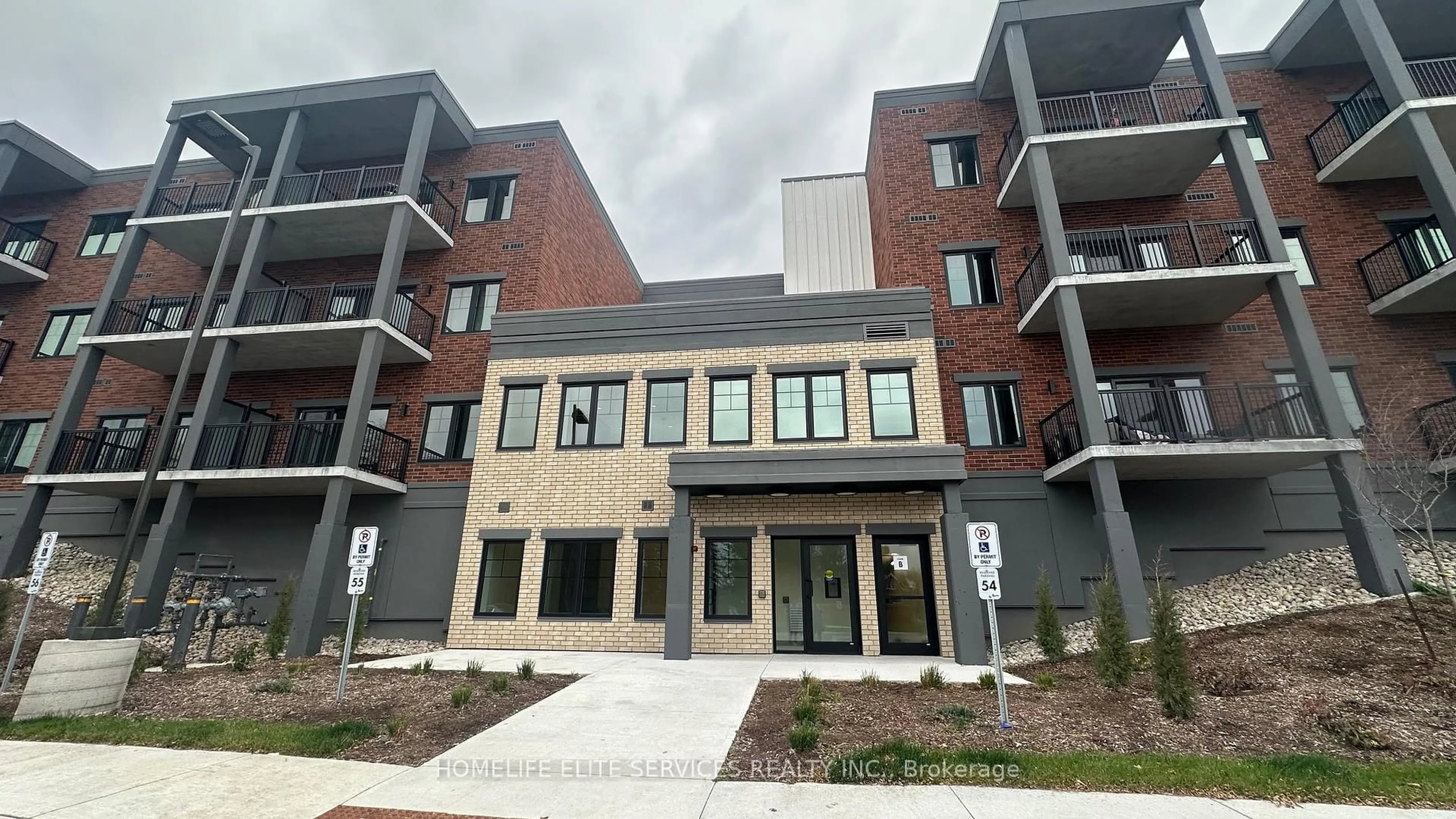 Unknown for 121 Mary St #306, Clearview Ontario L0M 1G0
