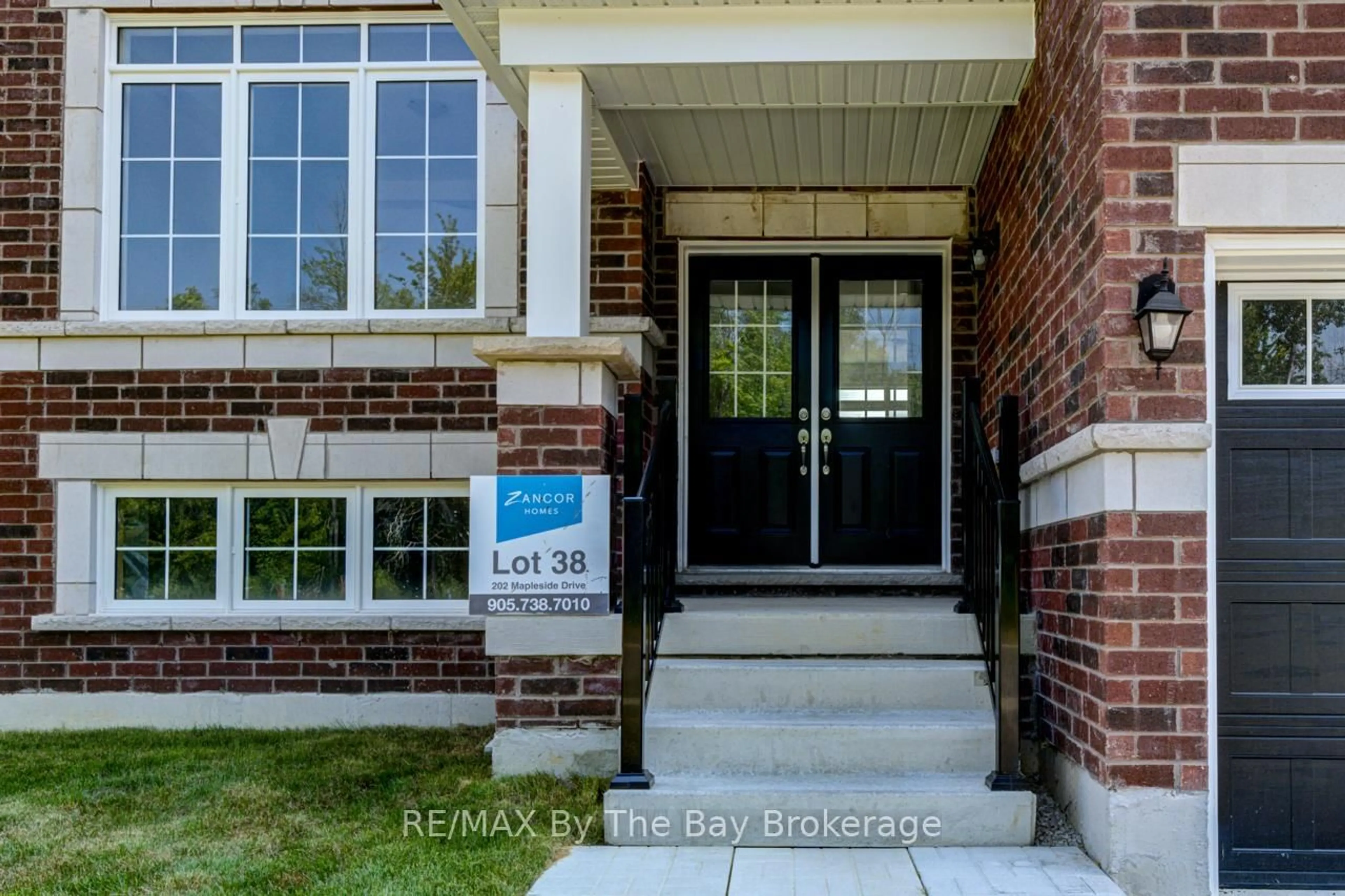 Indoor entryway for 202 Mapleside Dr, Wasaga Beach Ontario L9Z 0L4