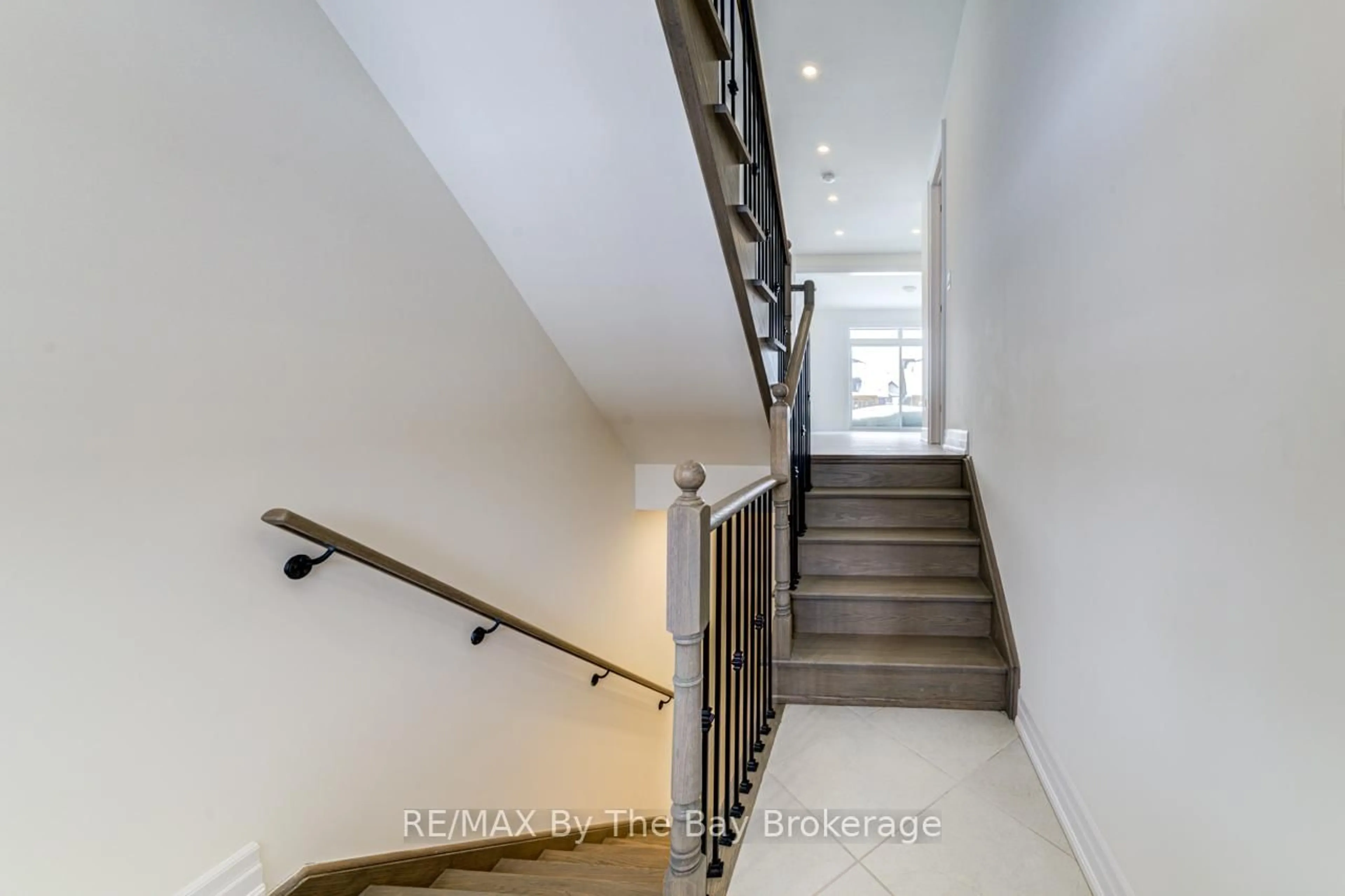 Stairs for 202 Mapleside Dr, Wasaga Beach Ontario L9Z 0L4