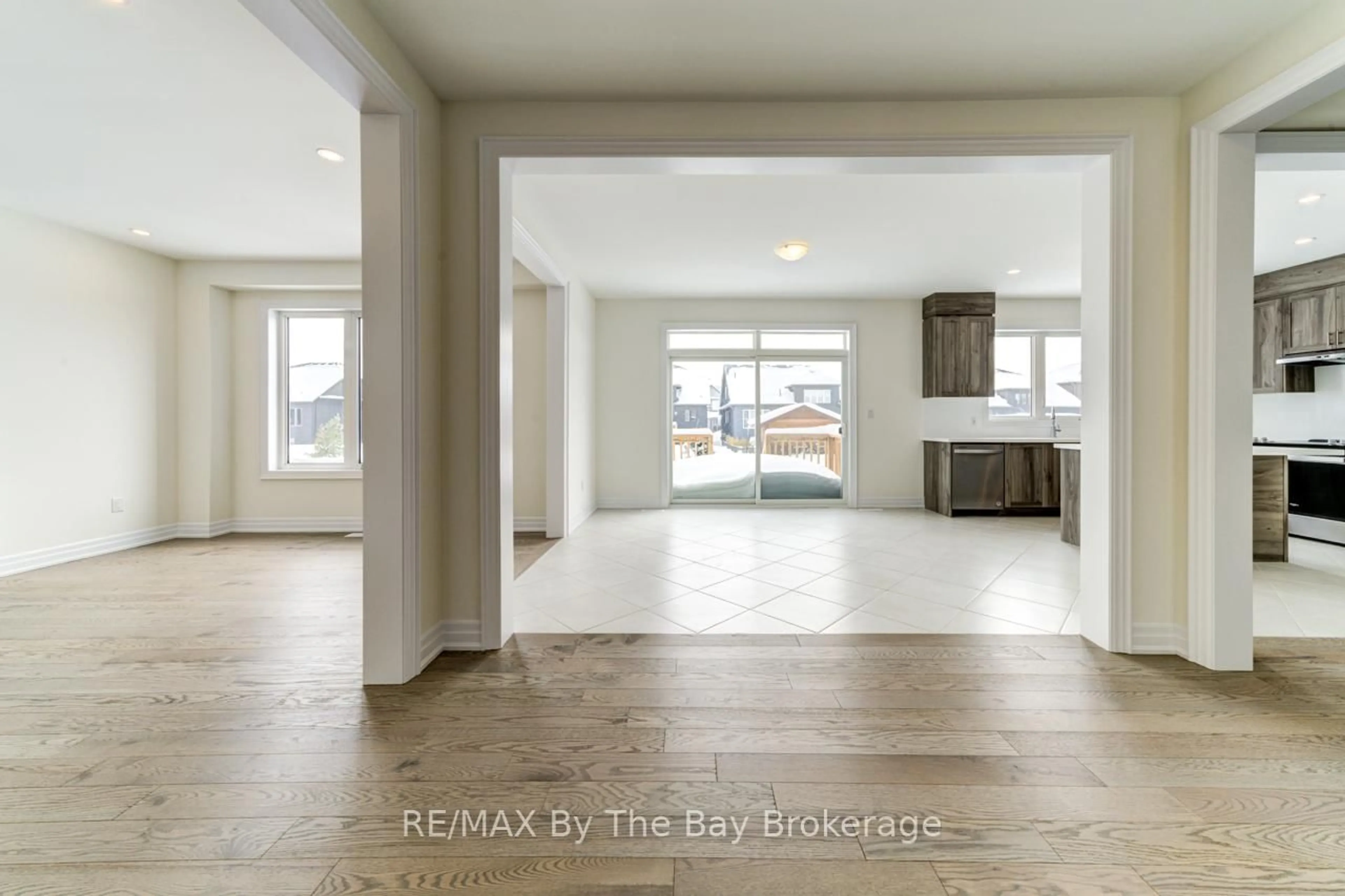 Indoor entryway for 202 Mapleside Dr, Wasaga Beach Ontario L9Z 0L4