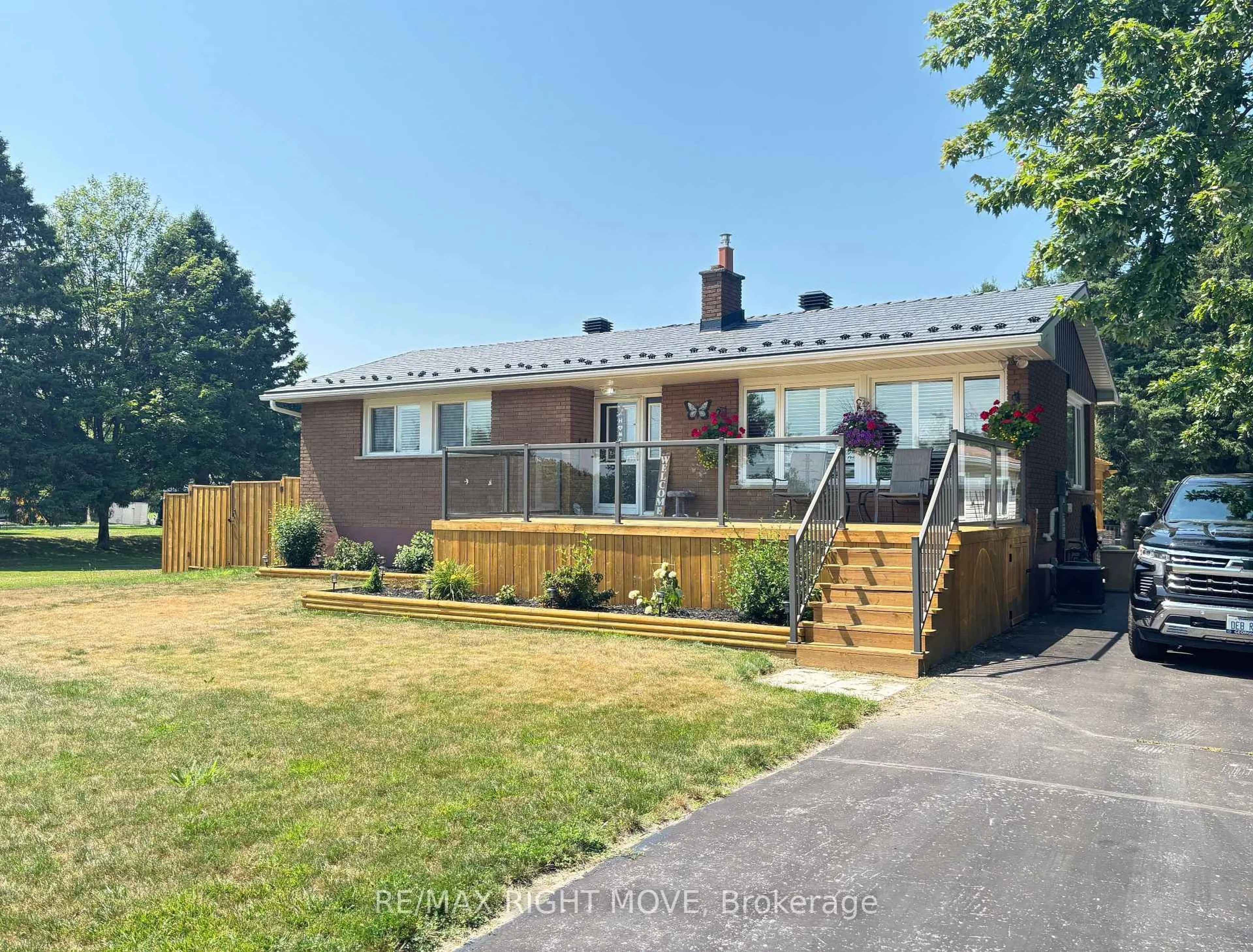 A pic from outside/outdoor area/front of a property/back of a property/a pic from drone, street for 116 Mill St, Springwater Ontario L0L 1V0