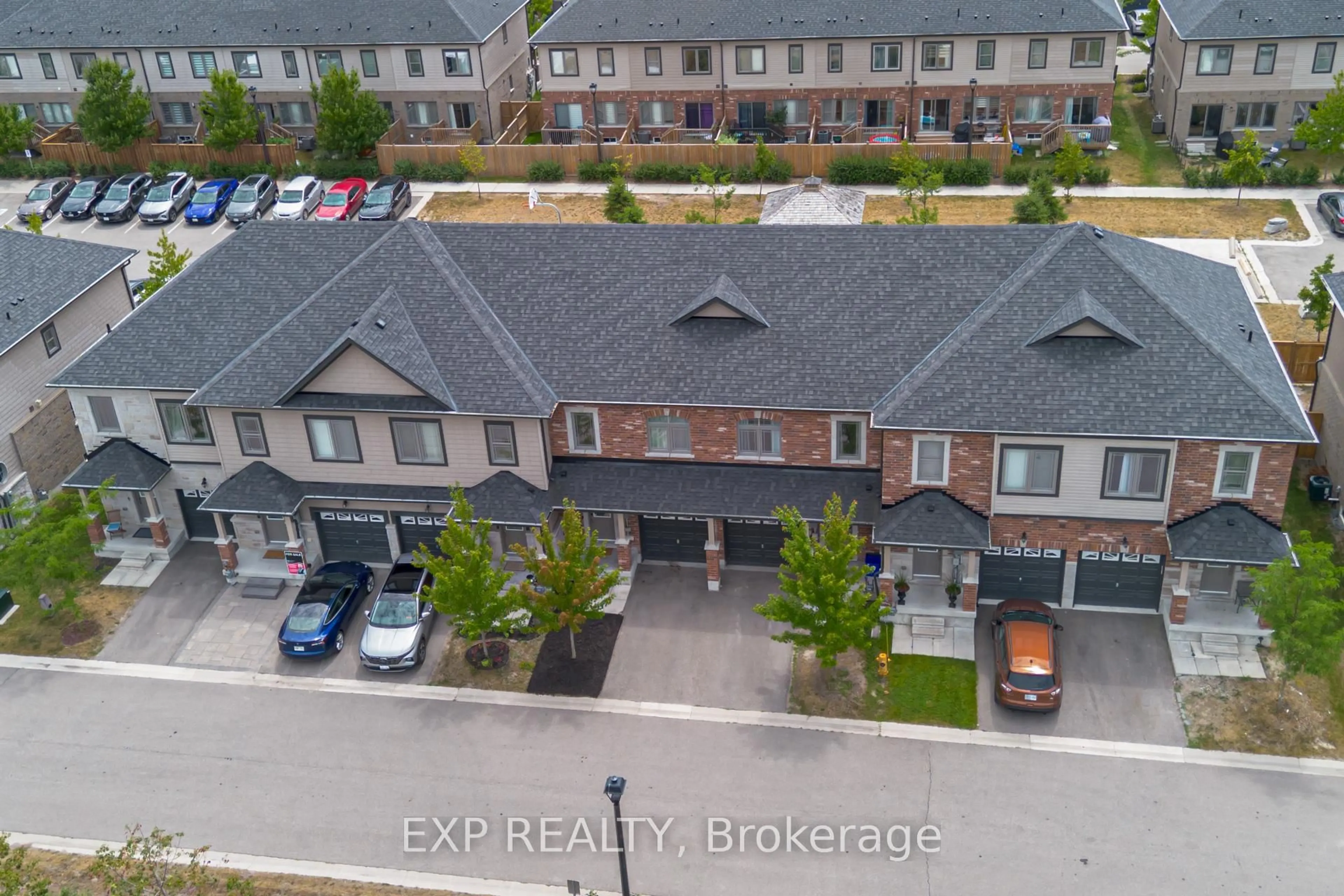 A pic from outside/outdoor area/front of a property/back of a property/a pic from drone, street for 19 Cygnus Cres, Barrie Ontario L4N 9C2