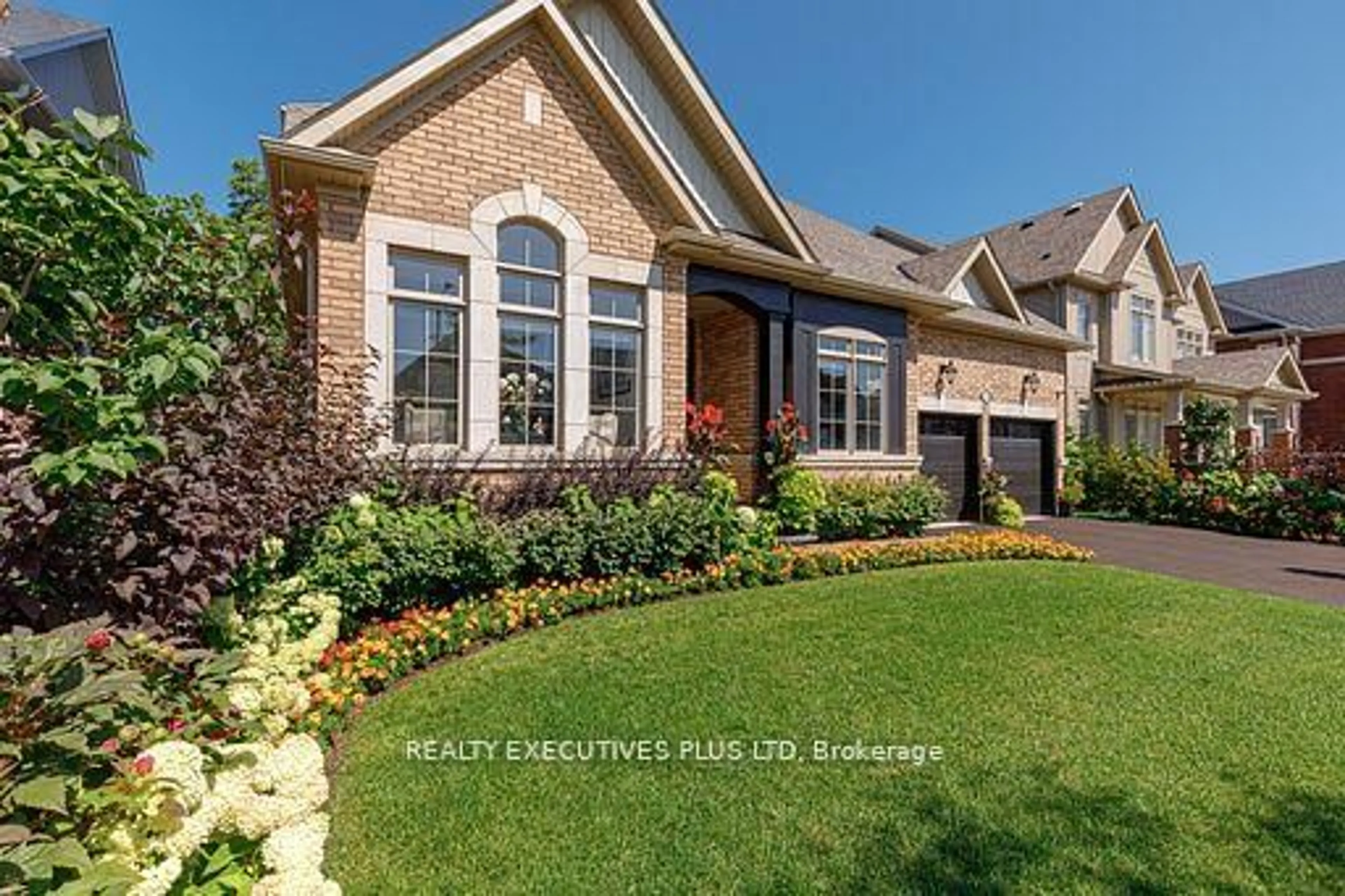 Home with brick exterior material, street for 25 Mclean Ave, Collingwood Ontario L9Y 3V2
