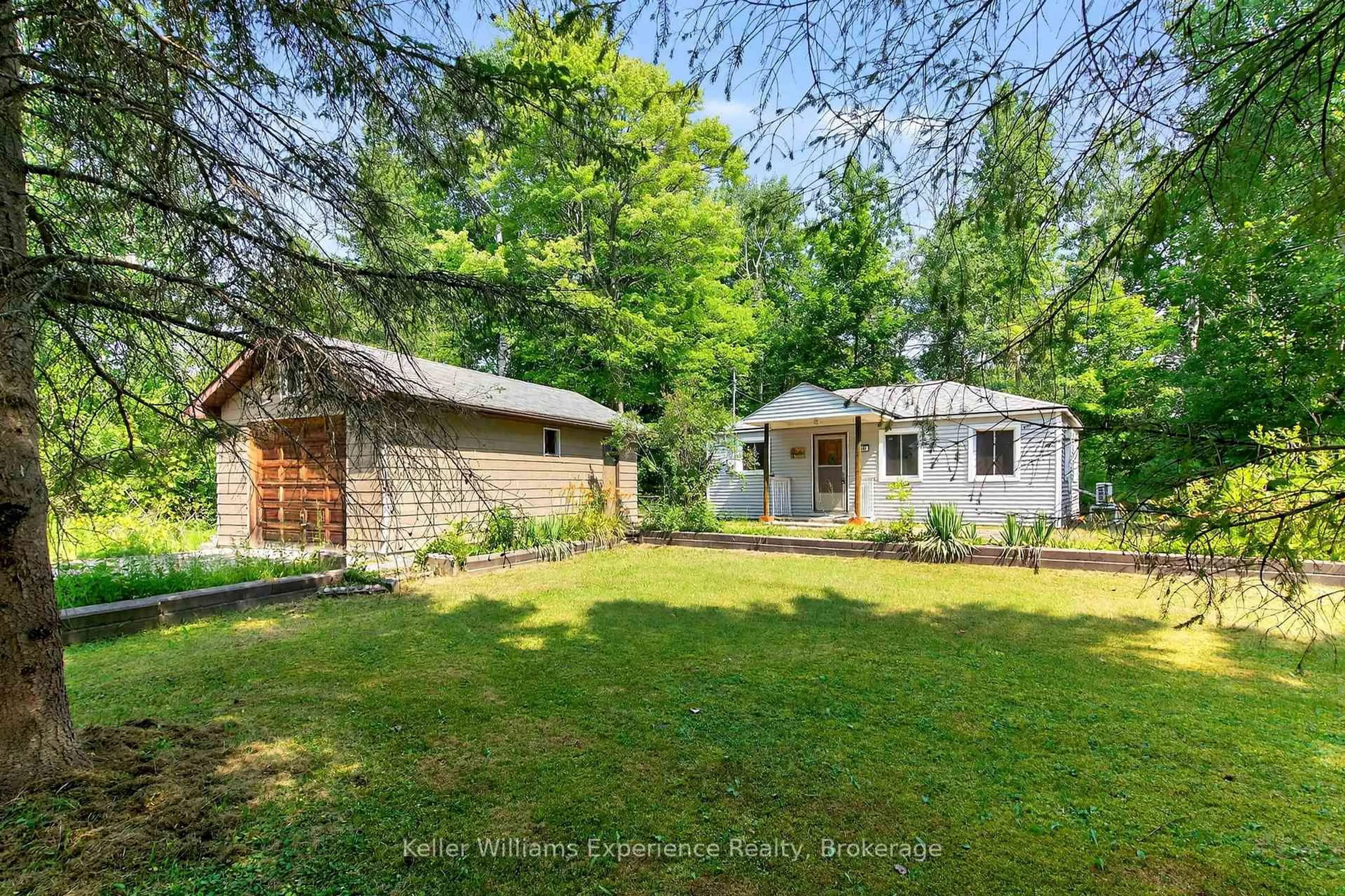 A pic from outside/outdoor area/front of a property/back of a property/a pic from drone, unknown for 180&184 Silver Birch Cres, Tay Ontario L0K 1R0