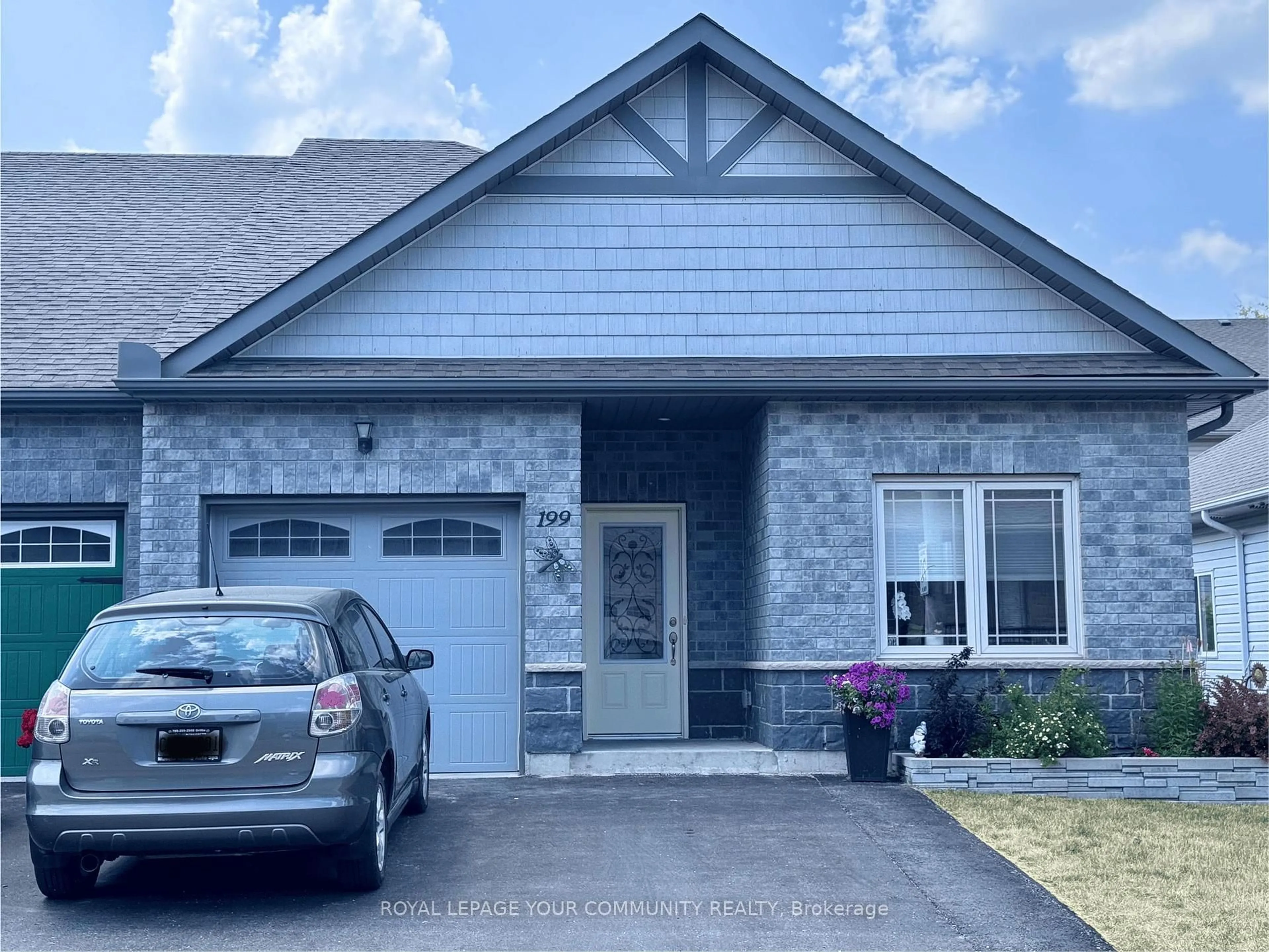 Home with vinyl exterior material, street for 199 Lucy Lane, Orillia Ontario L4L 3V5