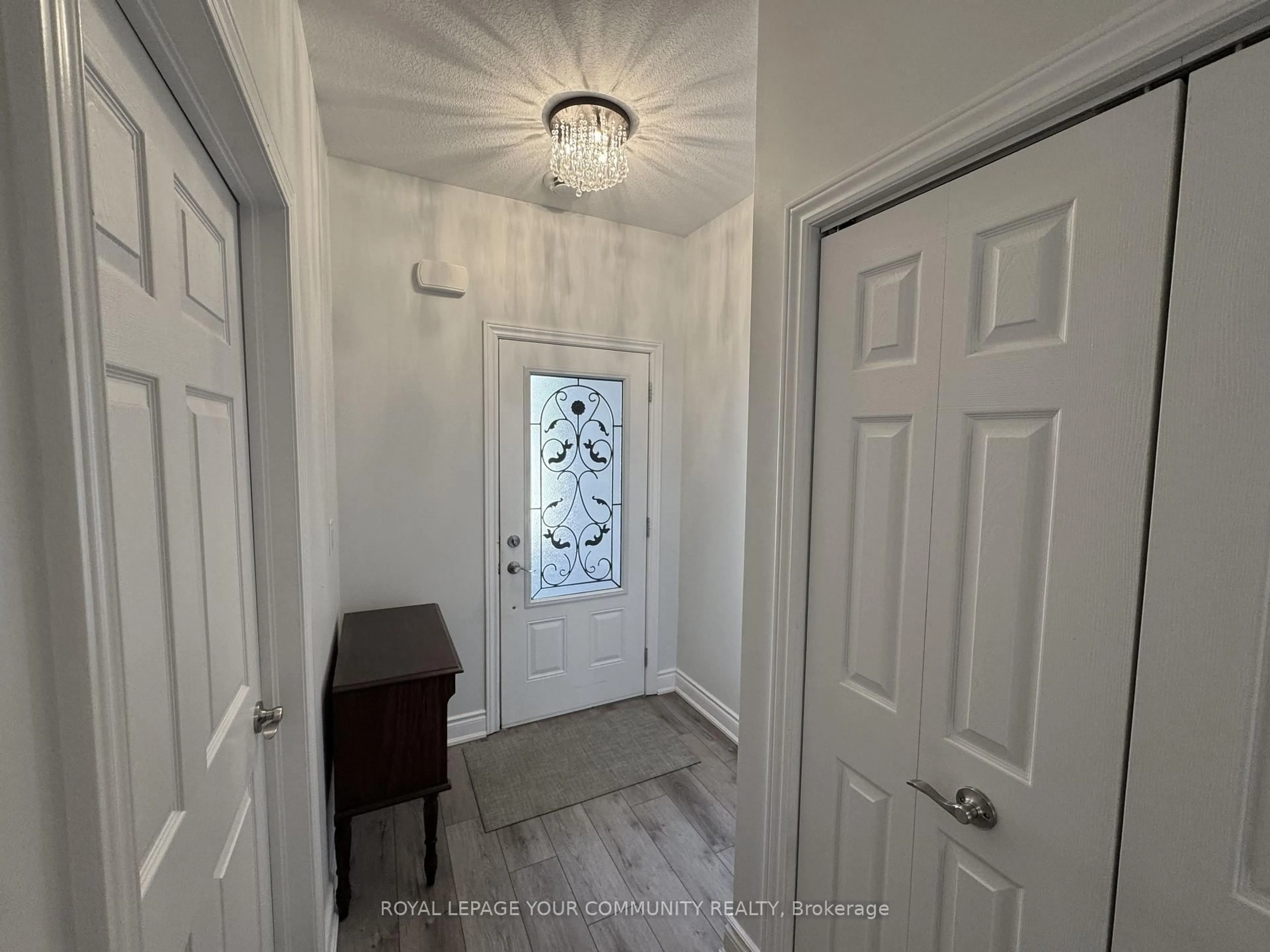 Indoor entryway for 199 Lucy Lane, Orillia Ontario L4L 3V5