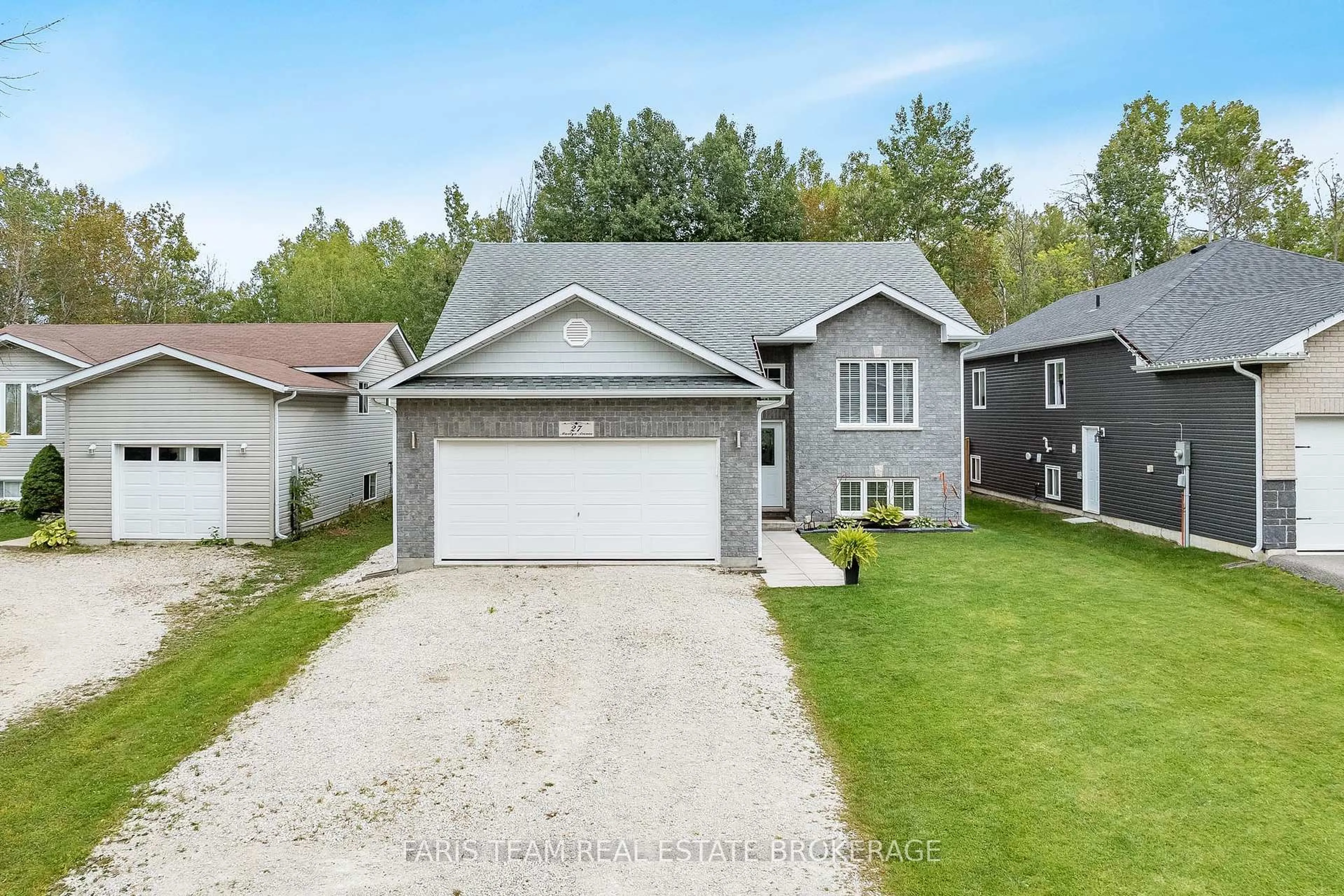 A pic from outside/outdoor area/front of a property/back of a property/a pic from drone, street for 27 Marilyn Ave, Wasaga Beach Ontario L9Z 2Y1