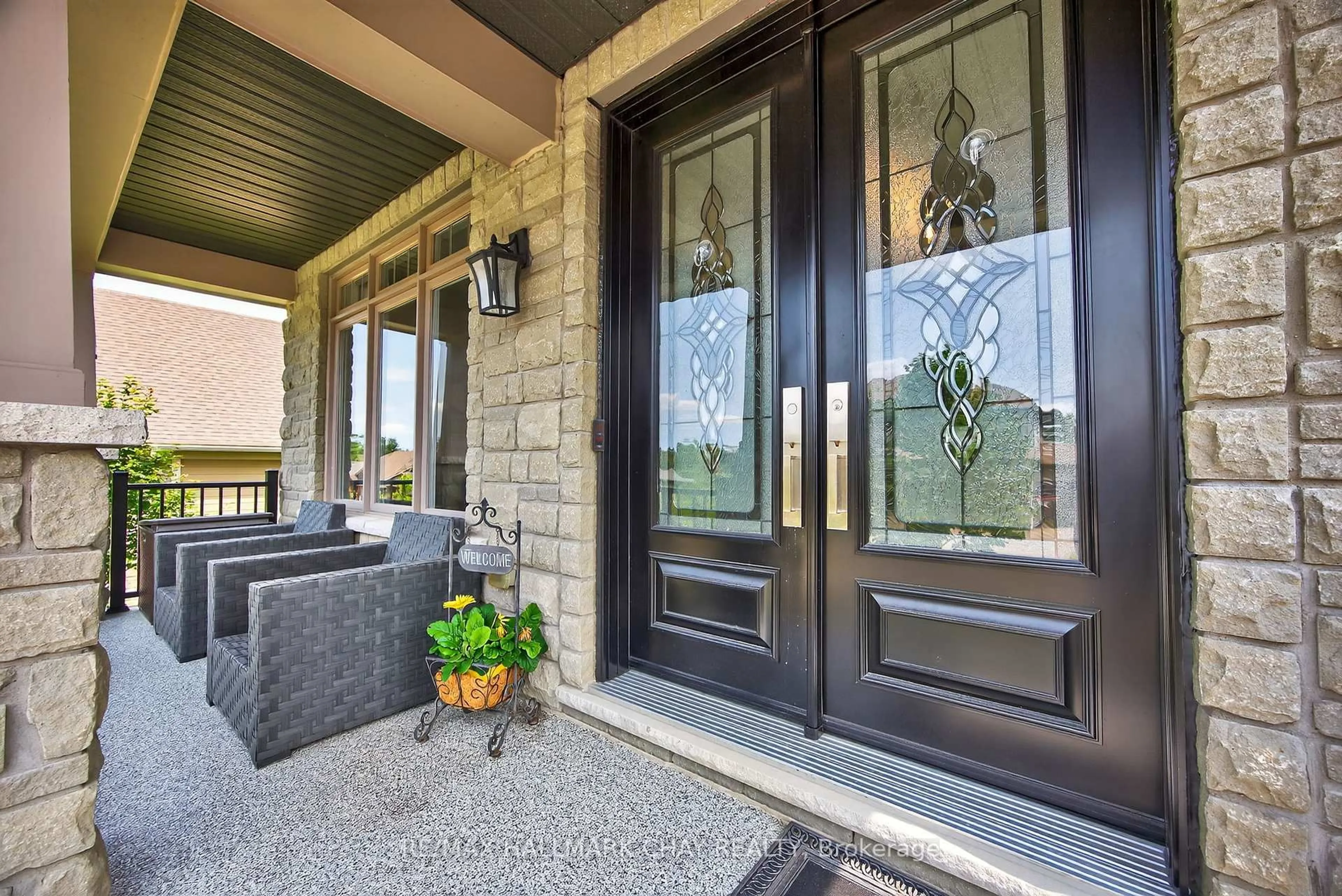Indoor entryway for 41 Landscape Dr, Oro-Medonte Ontario L0L 2L0