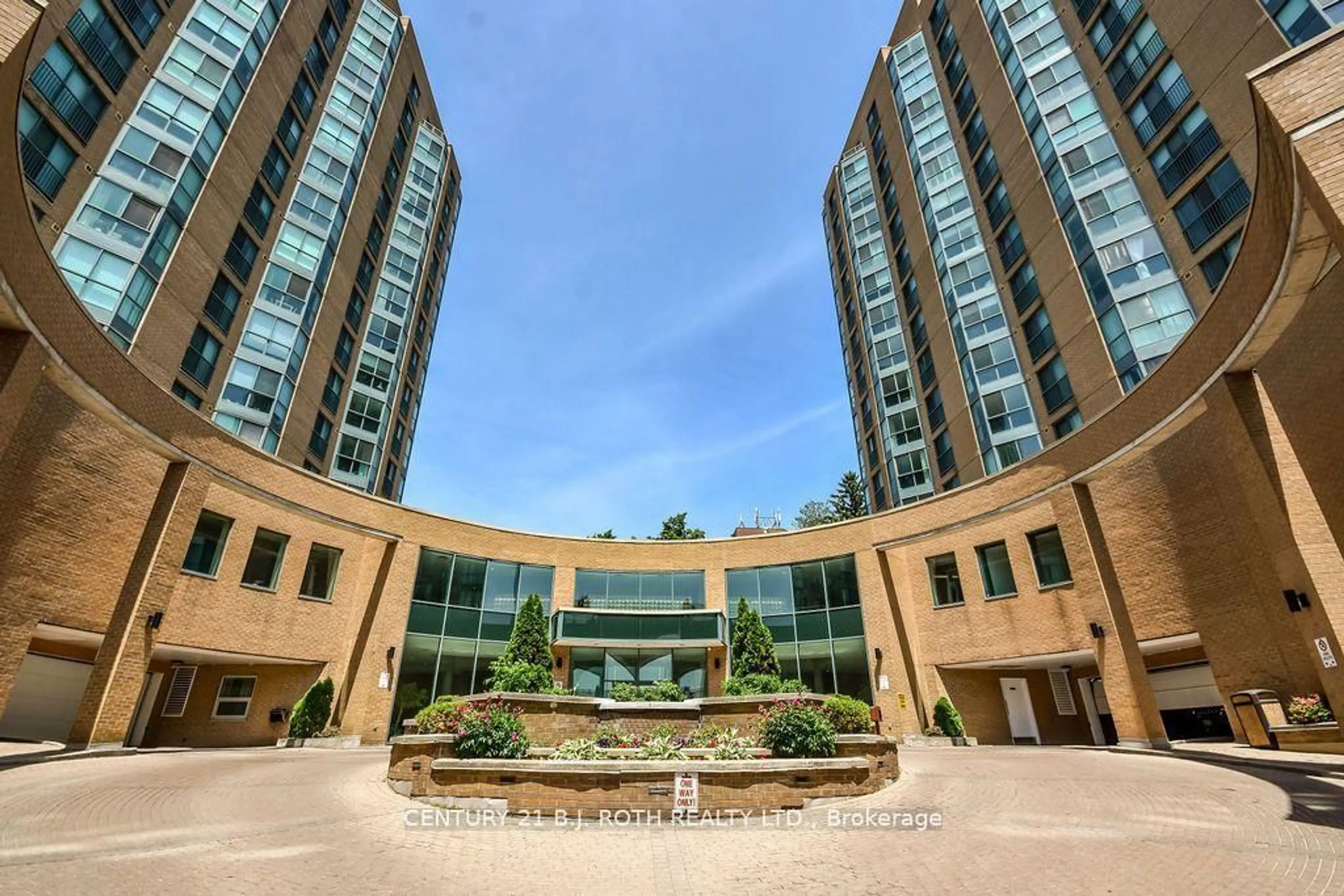 Indoor foyer for 150 Dunlop St #508, Barrie Ontario L4M 6H1