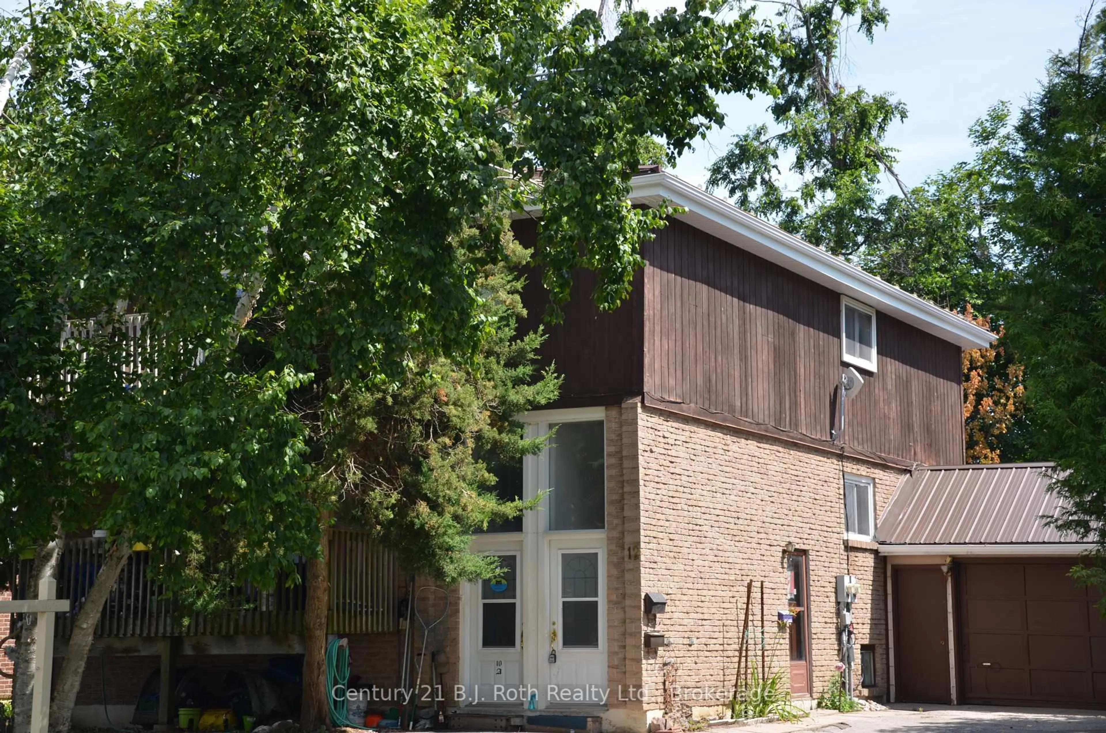 Home with brick exterior material, street for 12 King's Crt, Orillia Ontario L3V 6S4