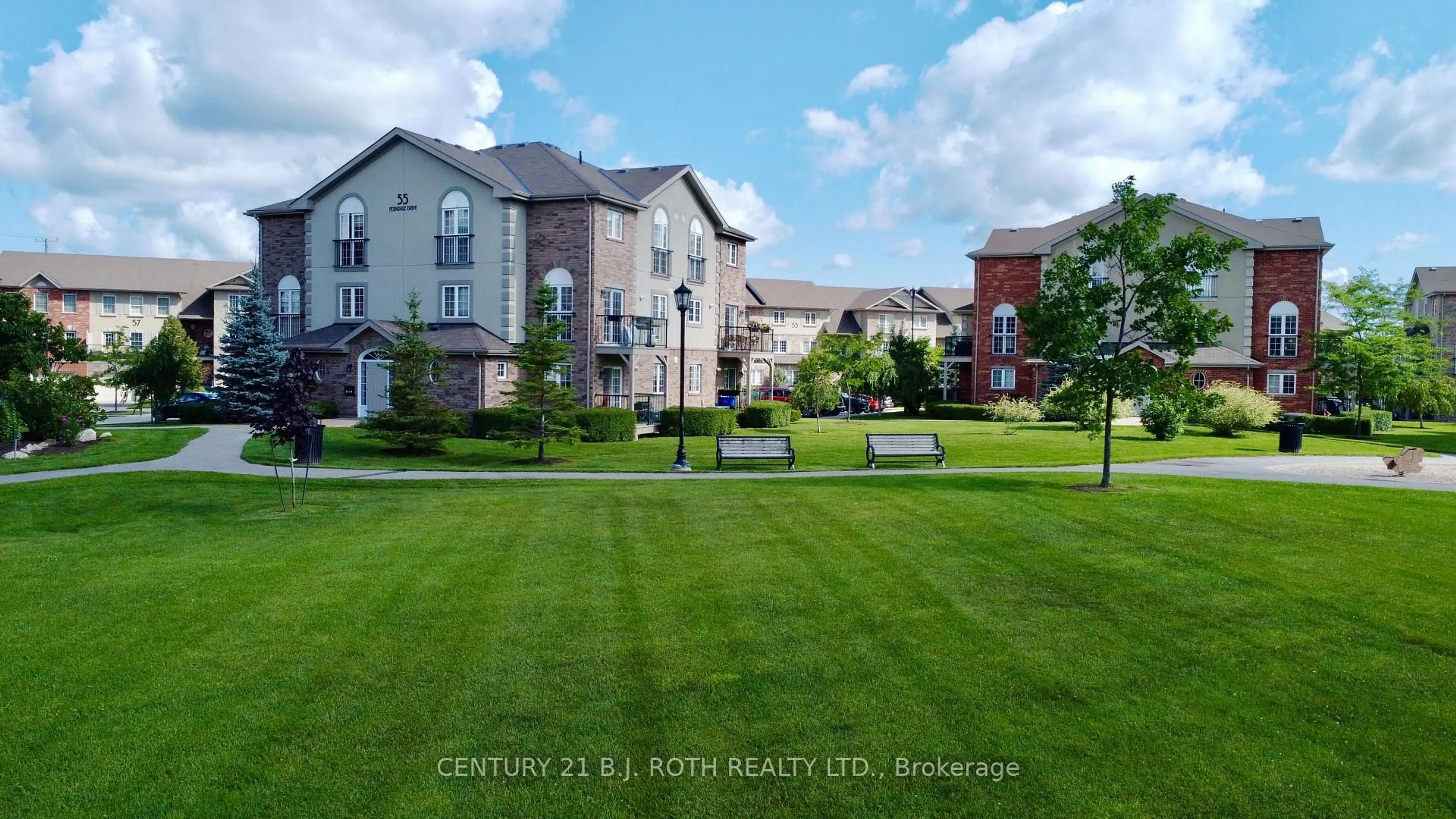 A pic from outside/outdoor area/front of a property/back of a property/a pic from drone, unknown for 51 Ferndale Dr #7, Barrie Ontario L4N 5W9