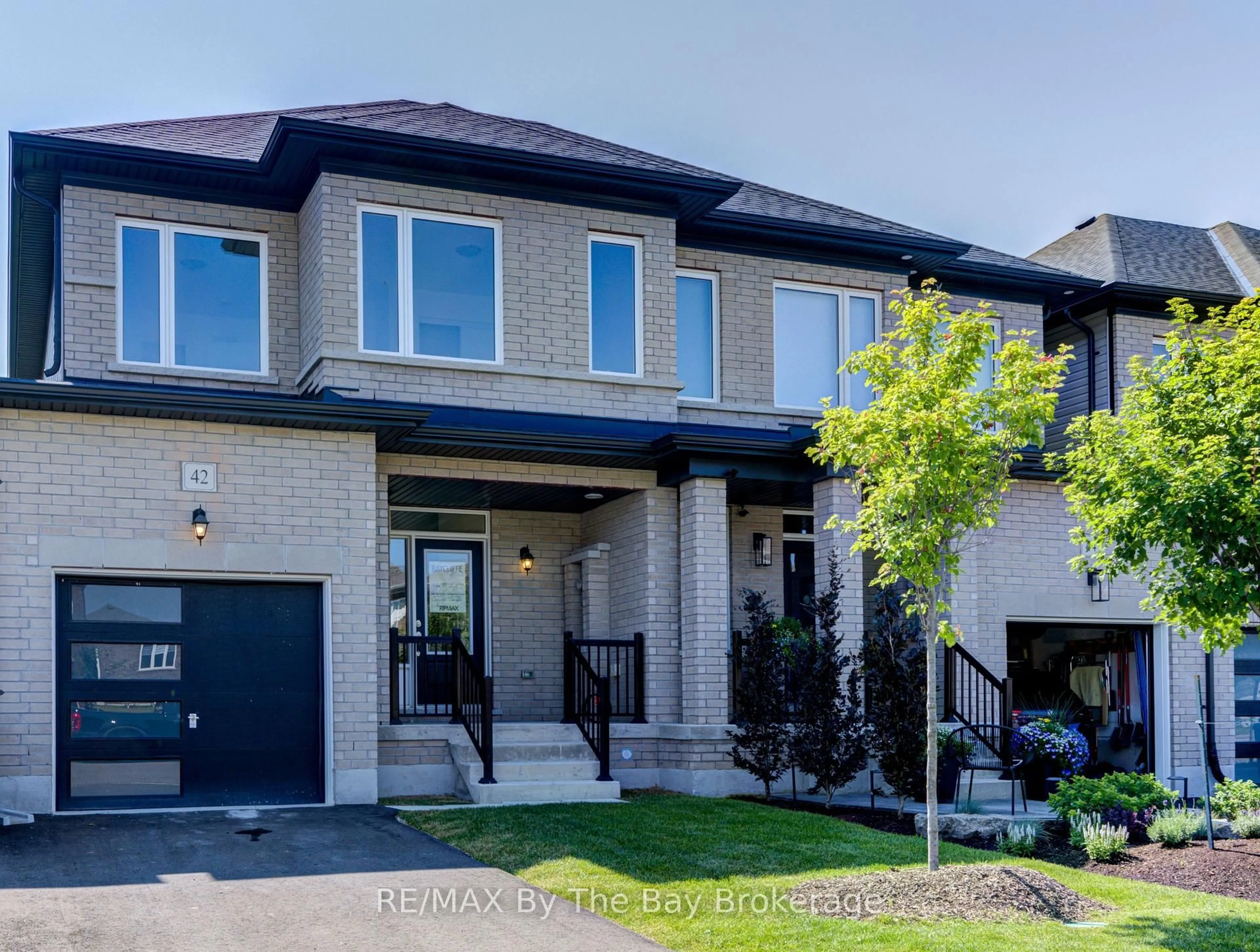 Home with brick exterior material, street for 42 Lisa St, Wasaga Beach Ontario L9Z 1J9