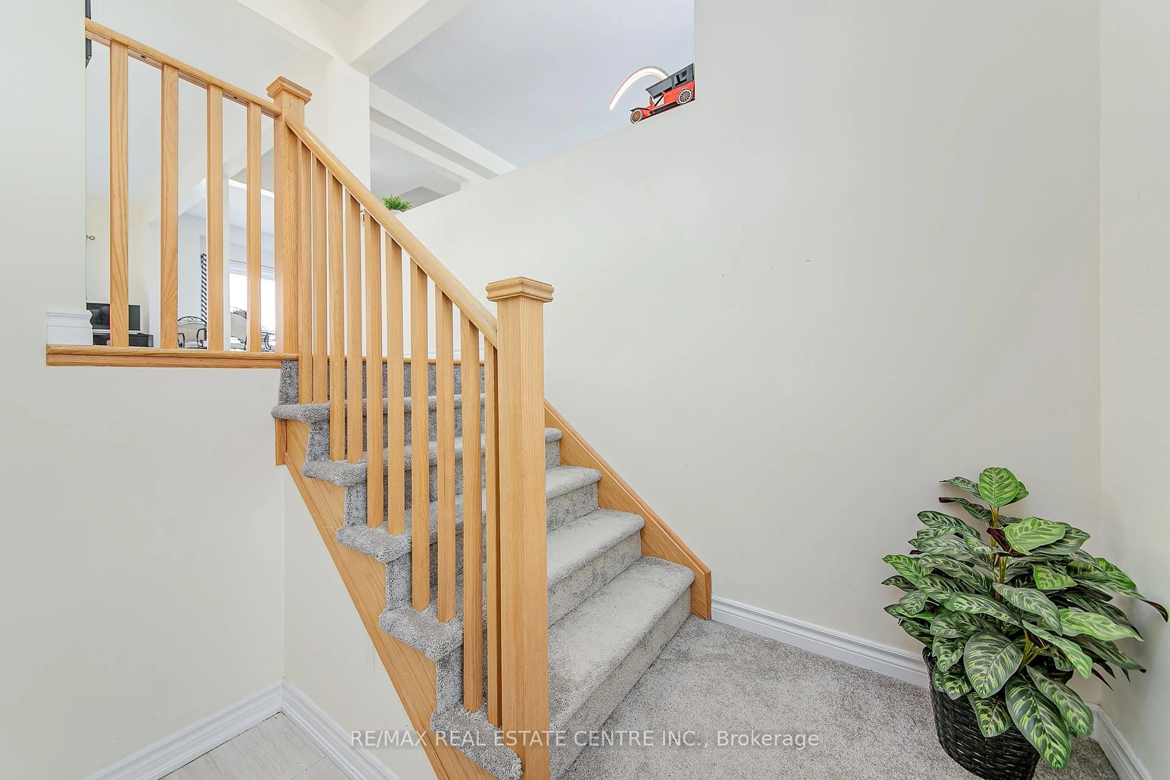Stairs for 58 Atlantis Dr, Orillia Ontario L3V 8L4