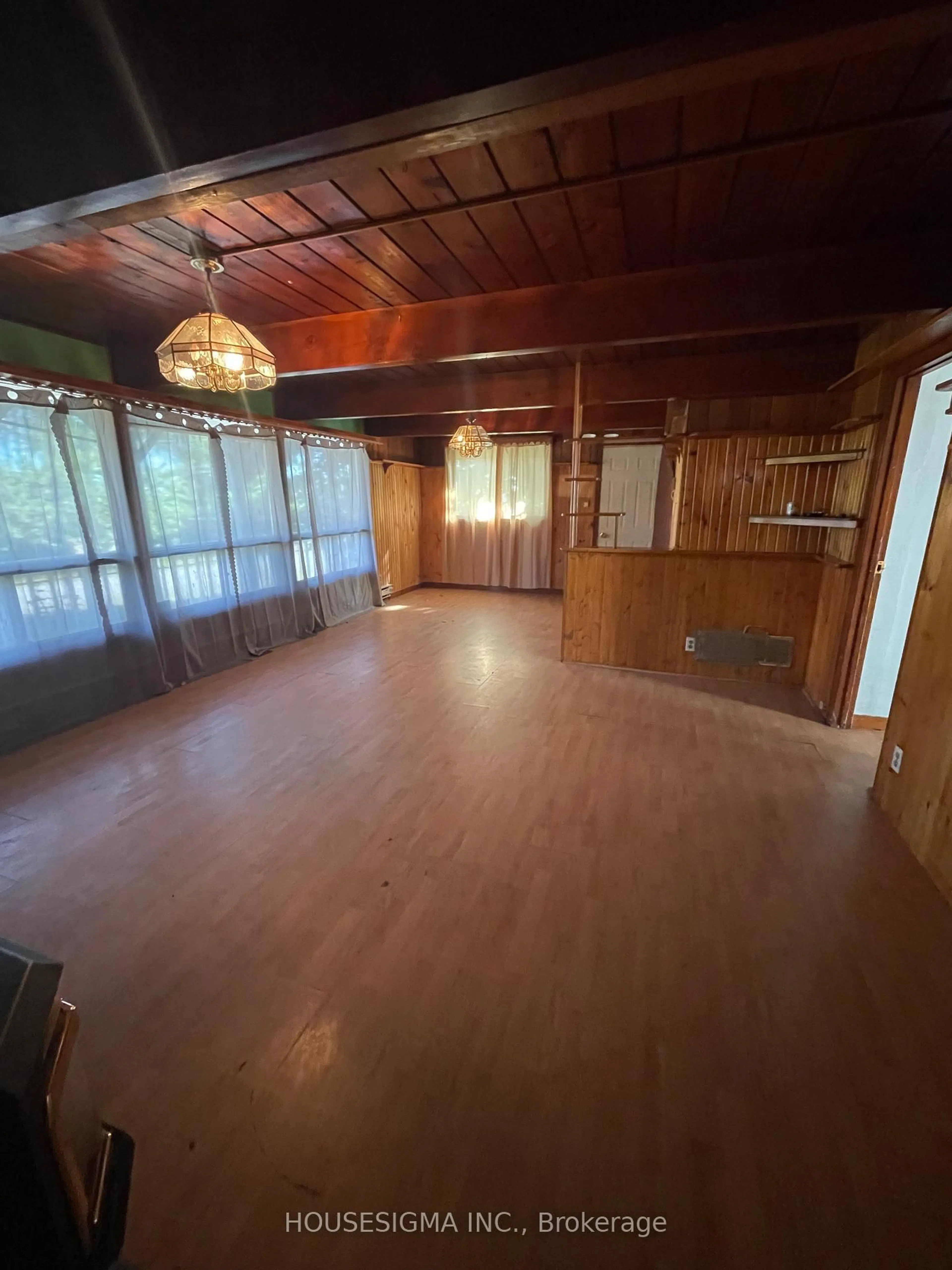A pic of a room for 13 Bayview Ave, Wasaga Beach Ontario L9Z 2Y6