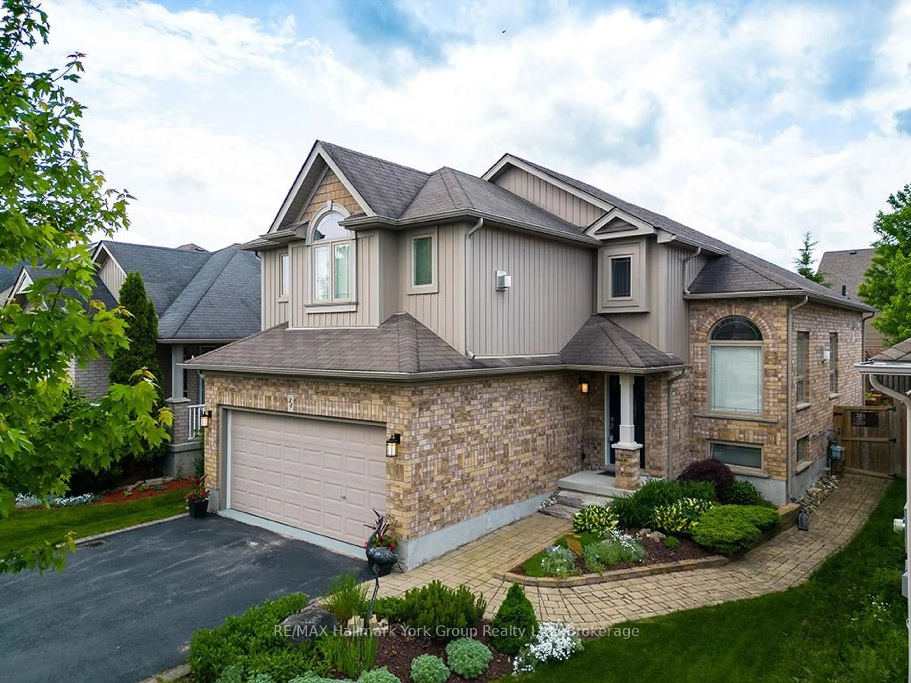 Home with brick exterior material, street for 34 Davis St, Collingwood Ontario L9Y 0C8
