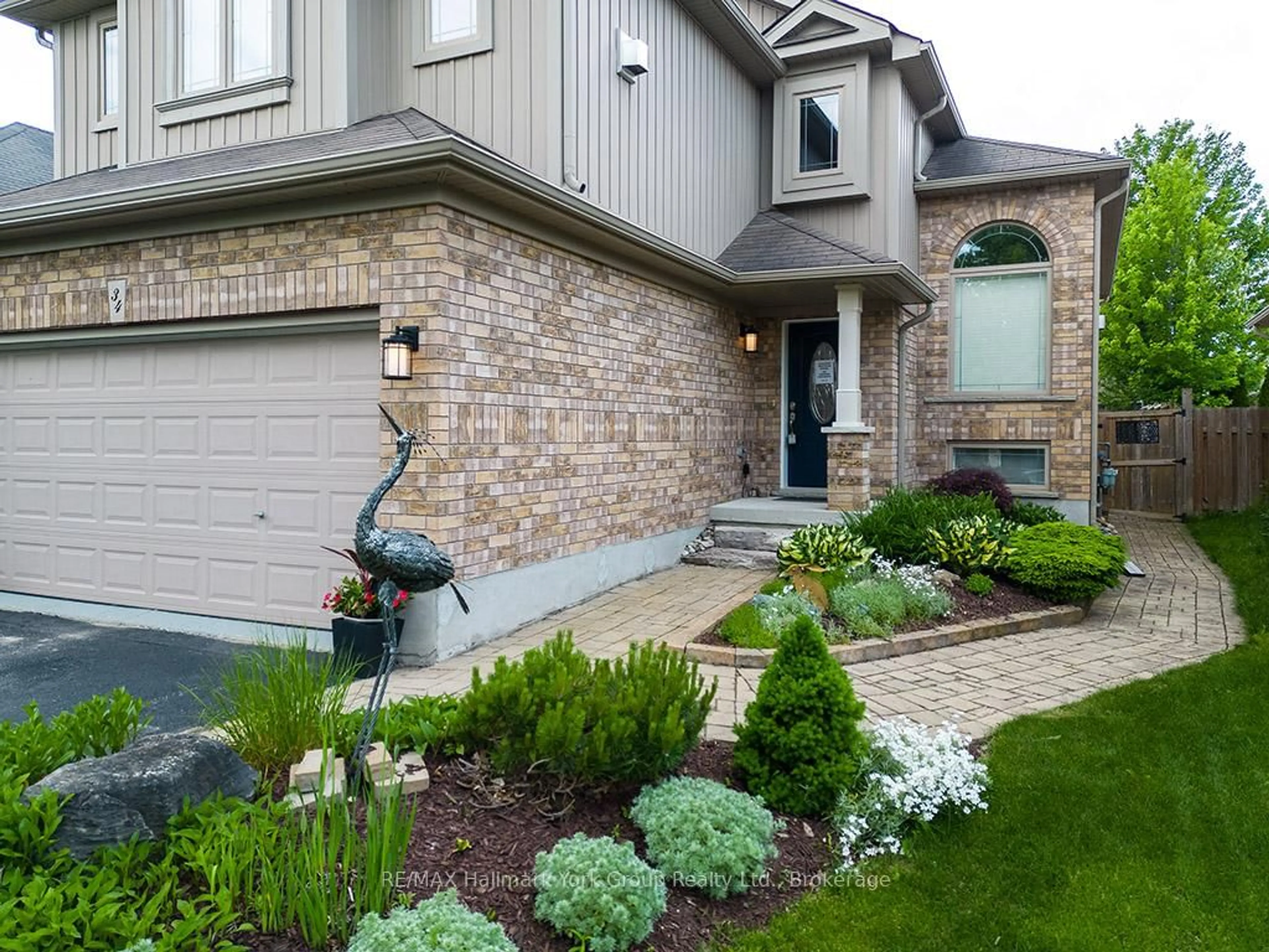 Home with brick exterior material, street for 34 Davis St, Collingwood Ontario L9Y 0C8