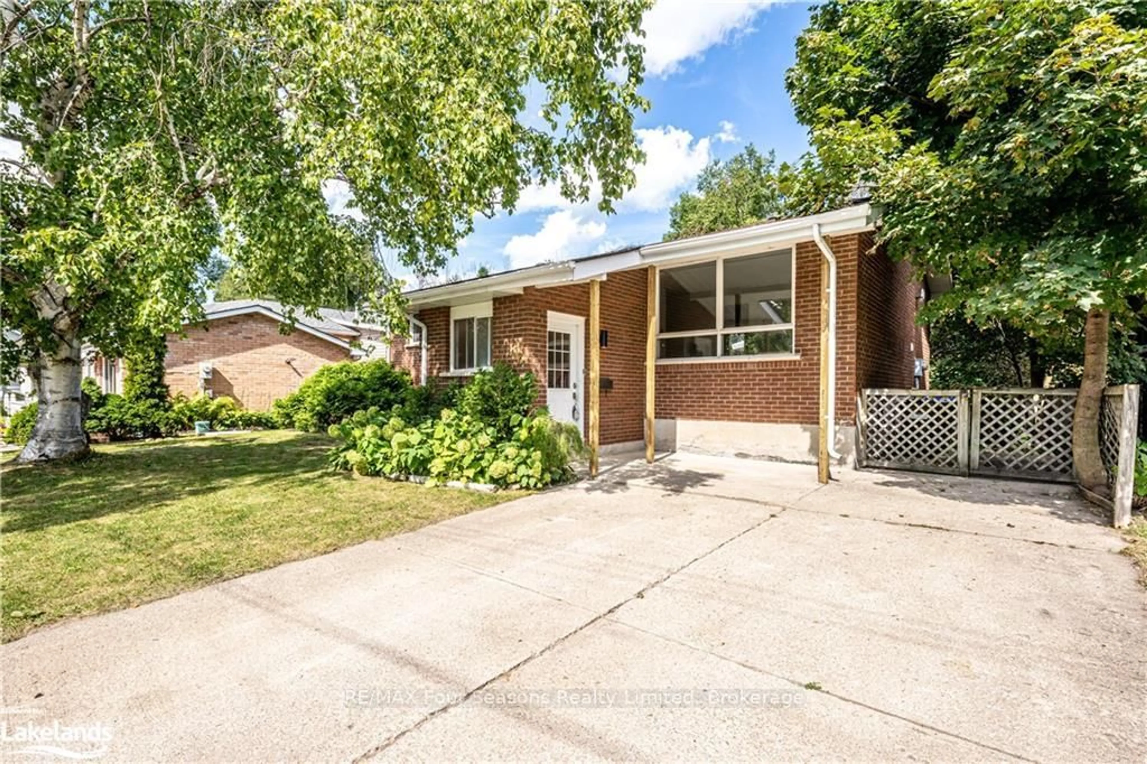 Home with brick exterior material, street for 13 Water St, Collingwood Ontario L9Y 4C2