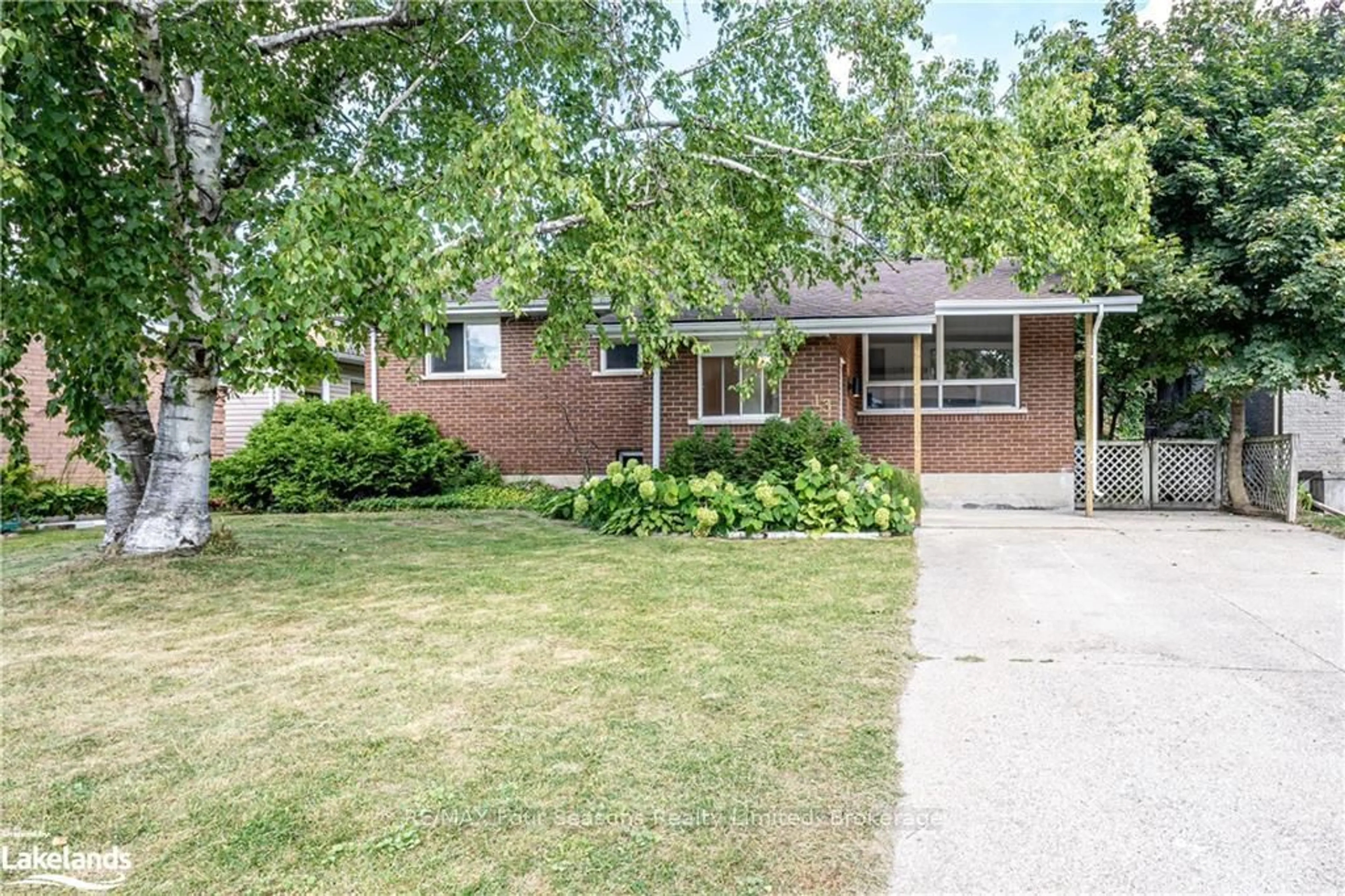 Home with brick exterior material, street for 13 Water St, Collingwood Ontario L9Y 4C2