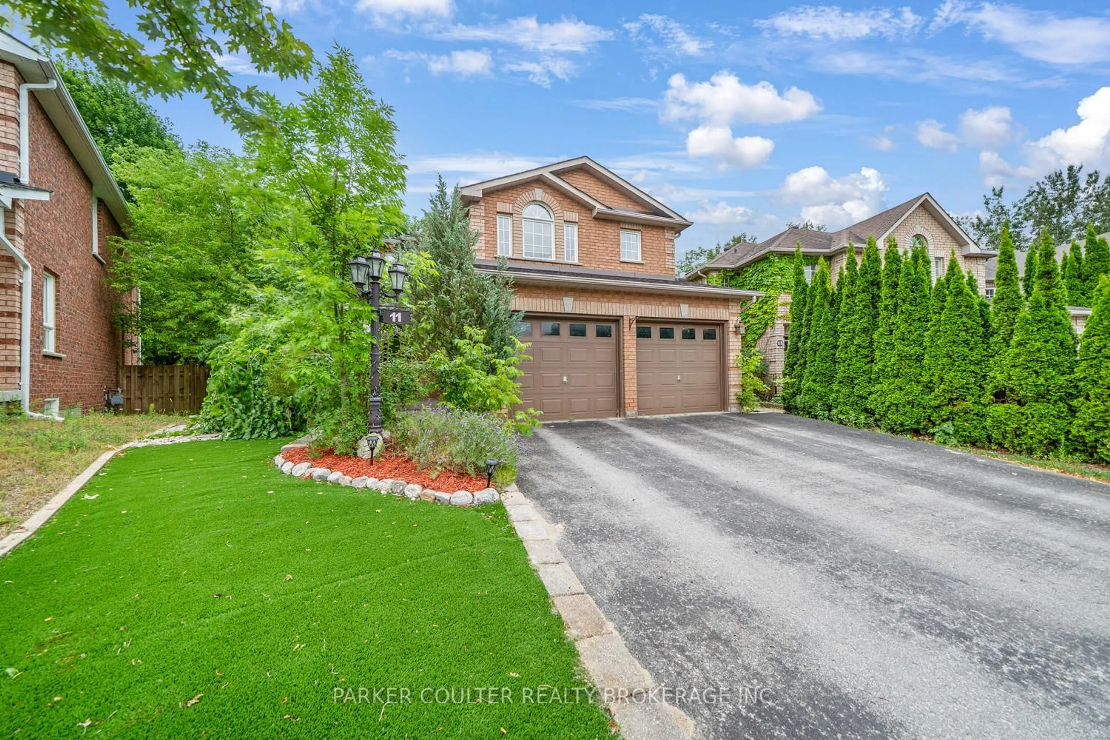 A pic from outside/outdoor area/front of a property/back of a property/a pic from drone, street for 11 Mckenzie Cres, Barrie Ontario L4N 5R5
