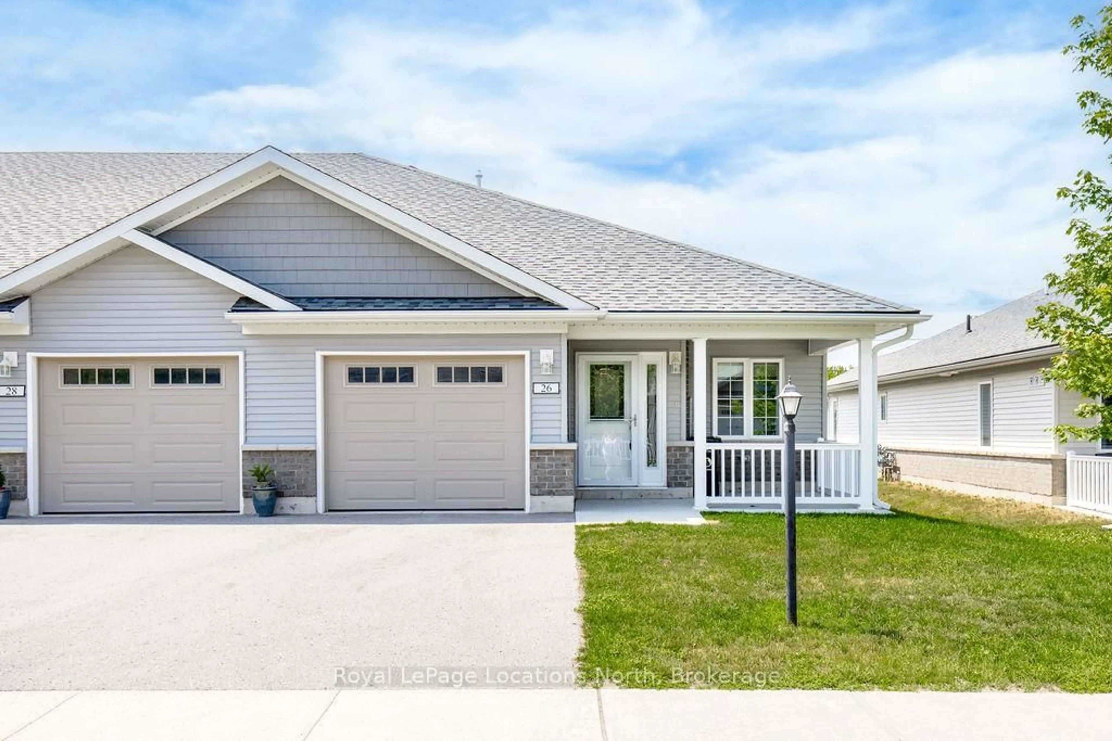 Home with vinyl exterior material, street for 26 Ivy Cres, Wasaga Beach Ontario L9Z 0H8