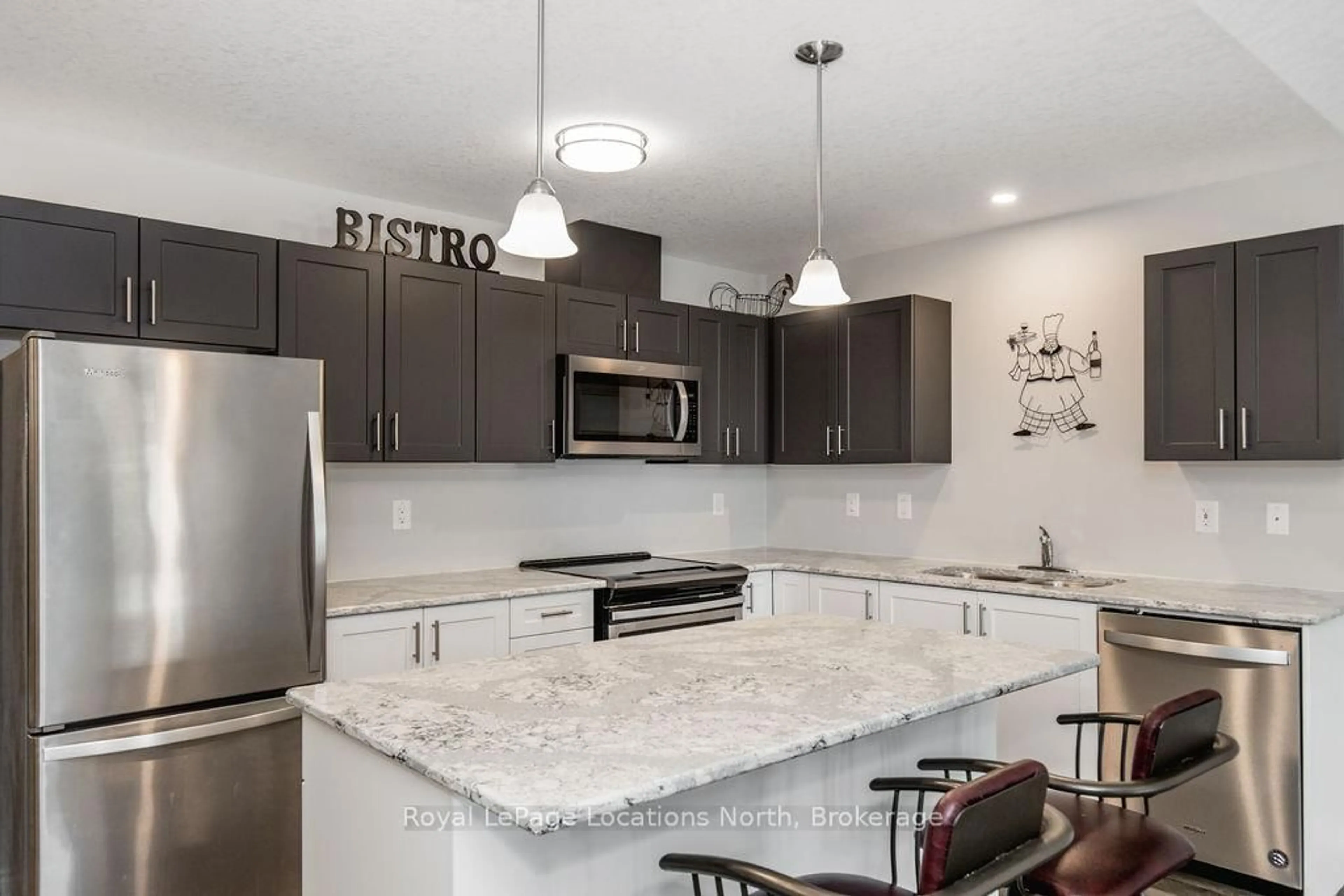 Open concept kitchen, ceramic/tile floor for 26 Ivy Cres, Wasaga Beach Ontario L9Z 0H8