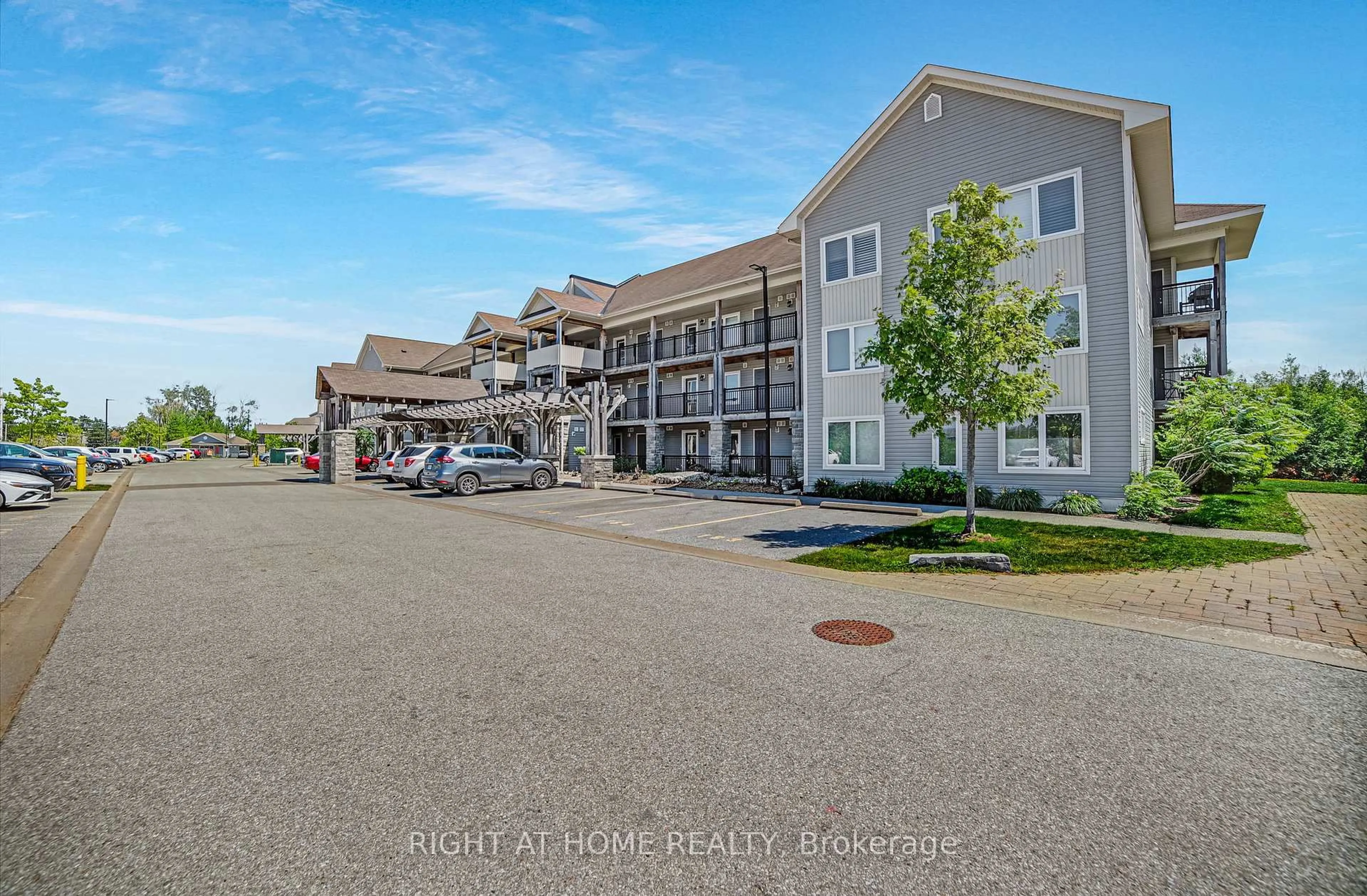 Patio, unknown for 8 Brandy Lane Dr #307, Collingwood Ontario L9Y 0X4