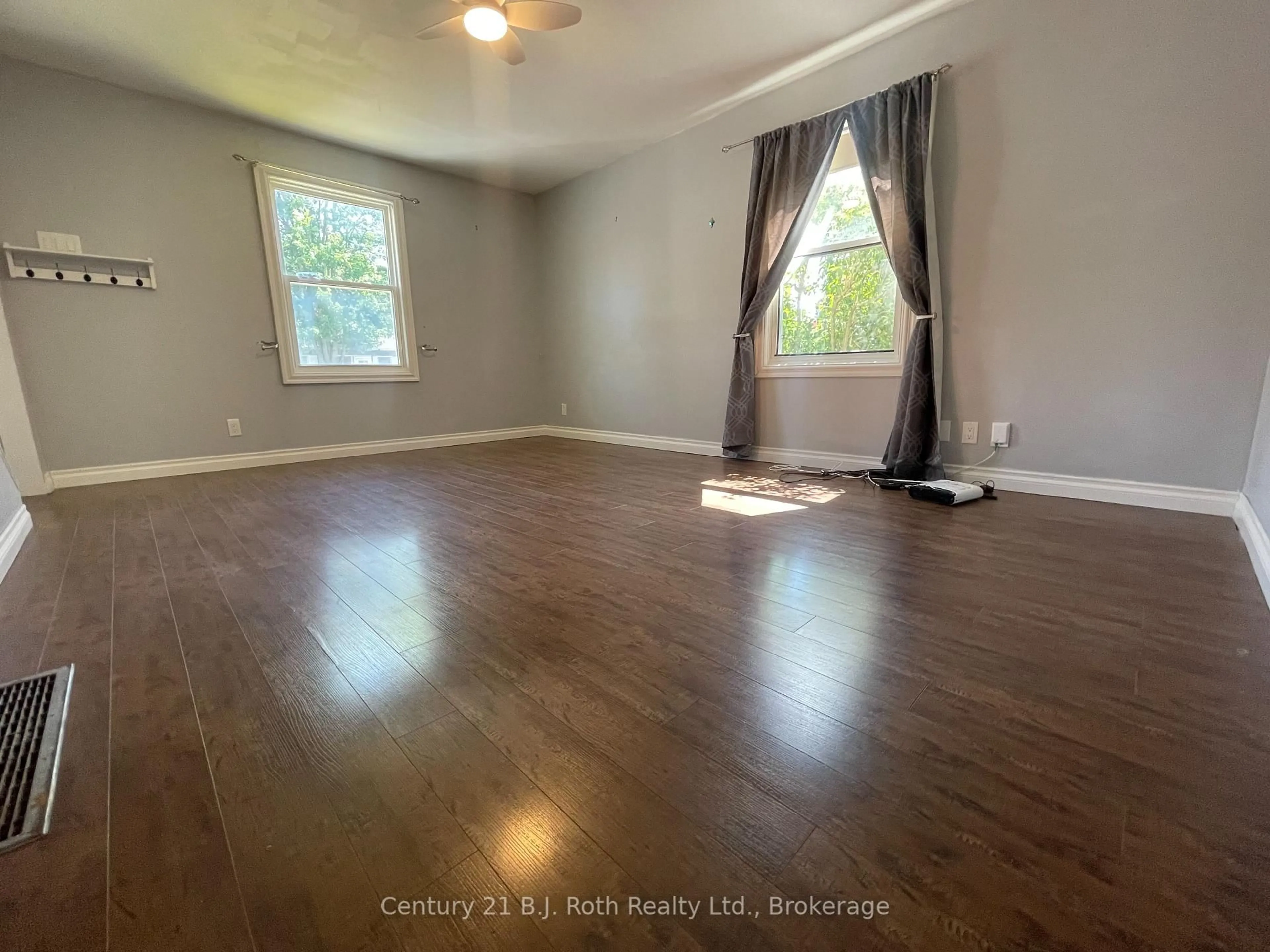 A pic of a room for 5 Albany Ave, Orillia Ontario L3V 2T2