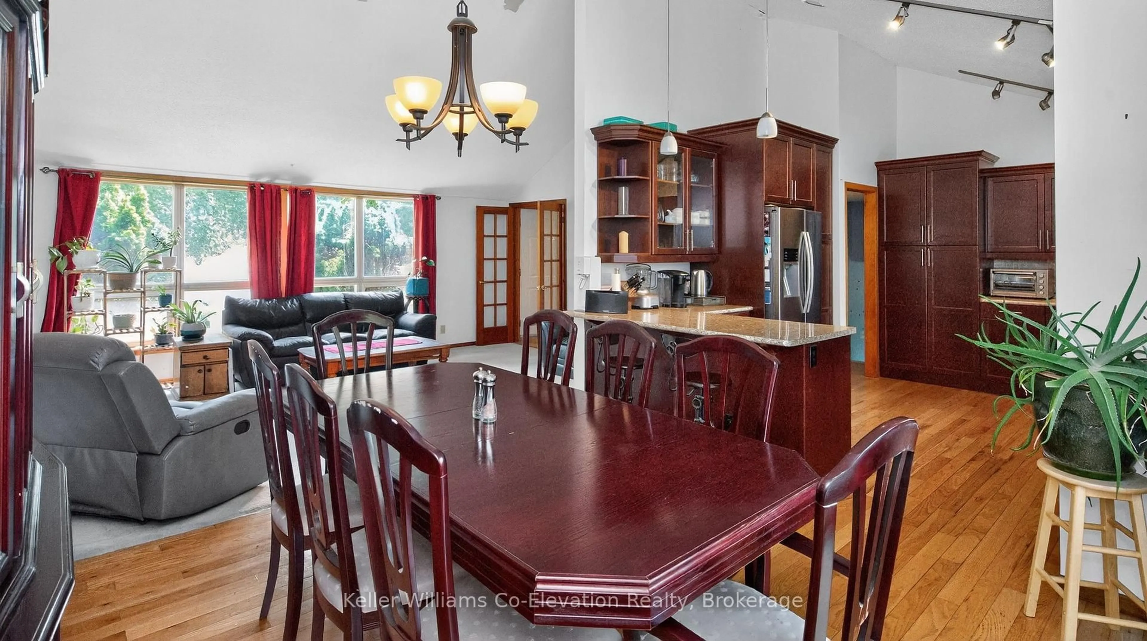 Dining room, unknown for 230 Church St, Penetanguishene Ontario L9M 1G6