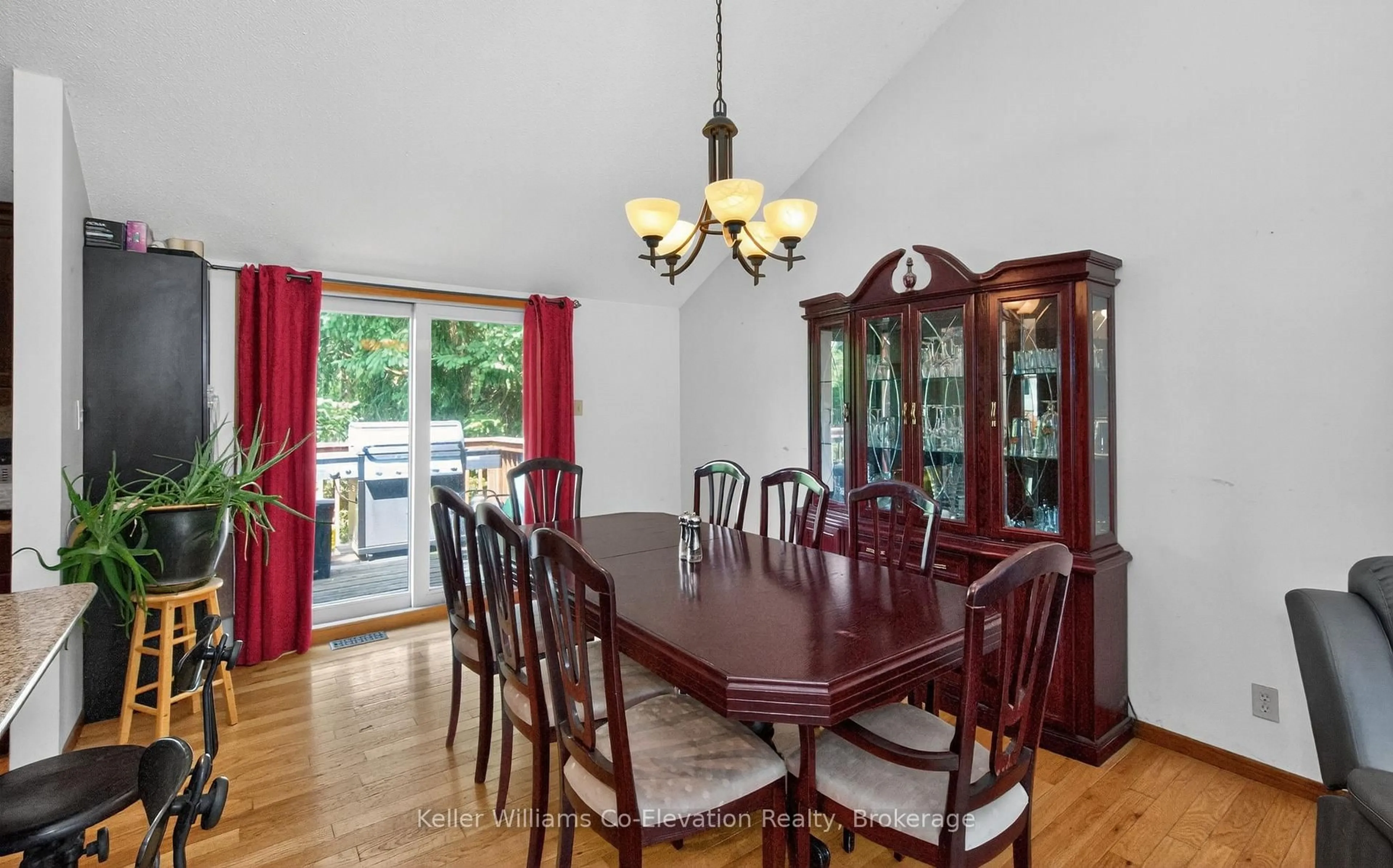Dining room, wood/laminate floor for 230 Church St, Penetanguishene Ontario L9M 1G6