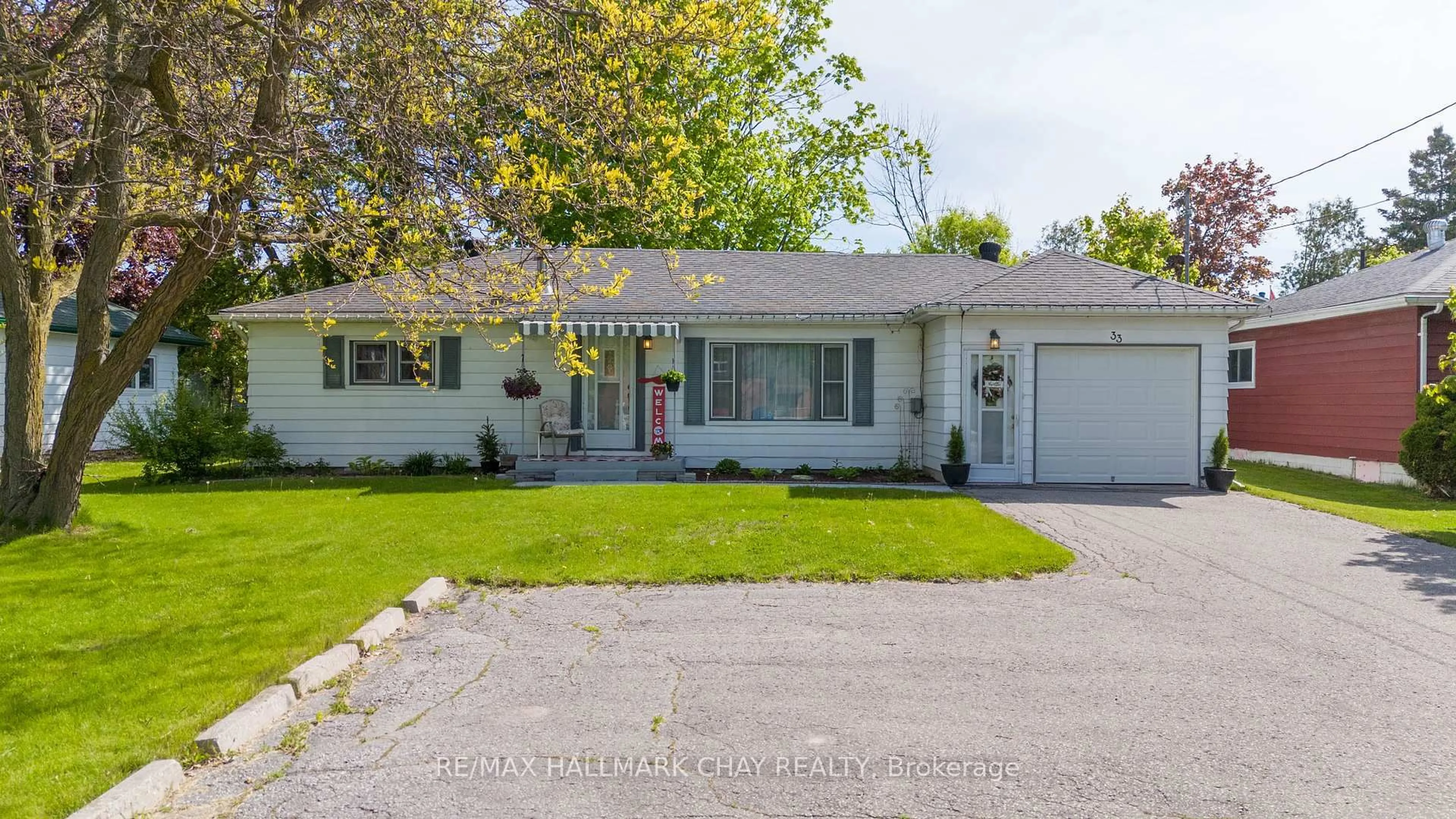 Home with vinyl exterior material, street for 33 Yonge St, Springwater Ontario L0L 1P0