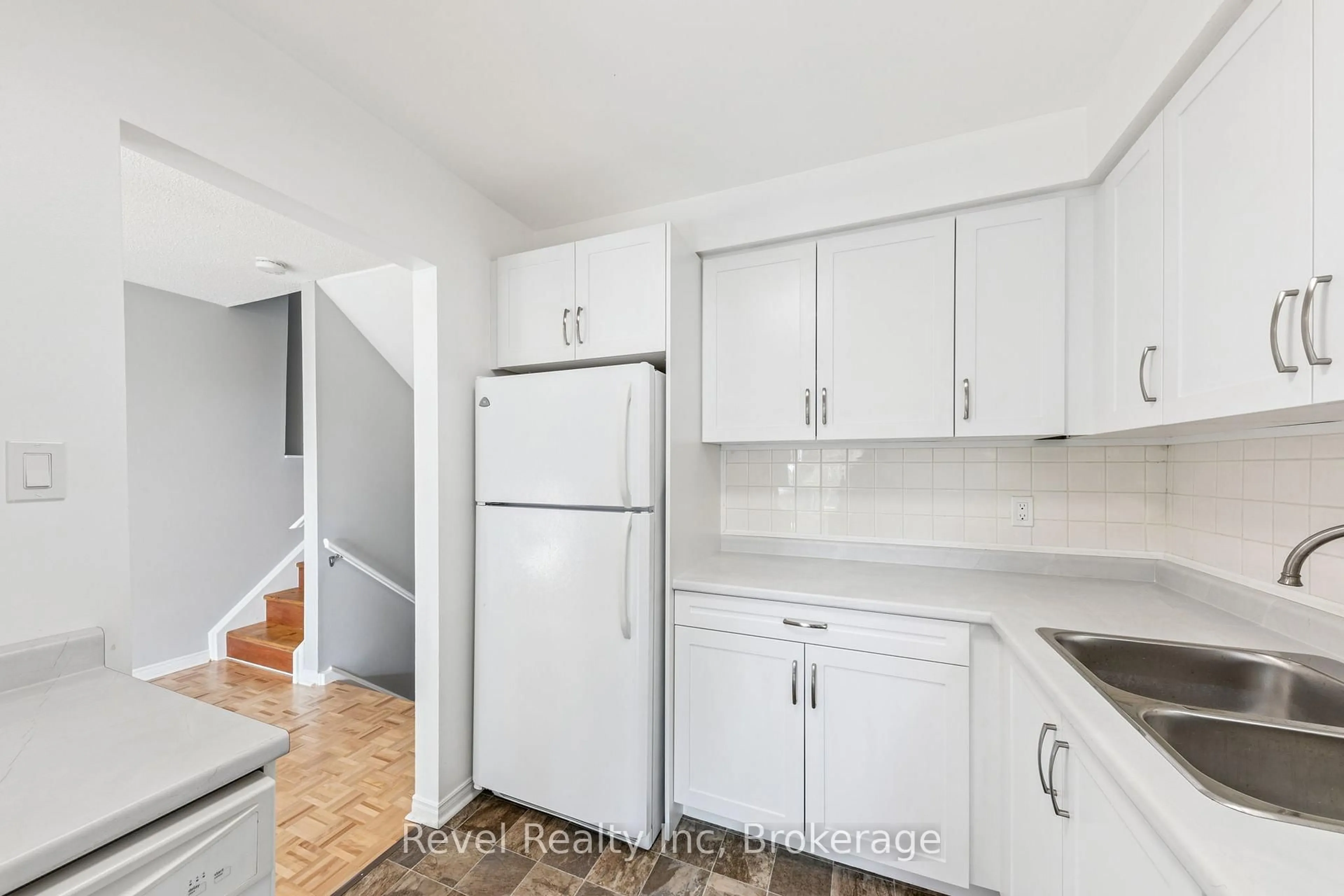 Standard kitchen, unknown for 778 WILLIAM St #74, Midland Ontario L4R 4R8