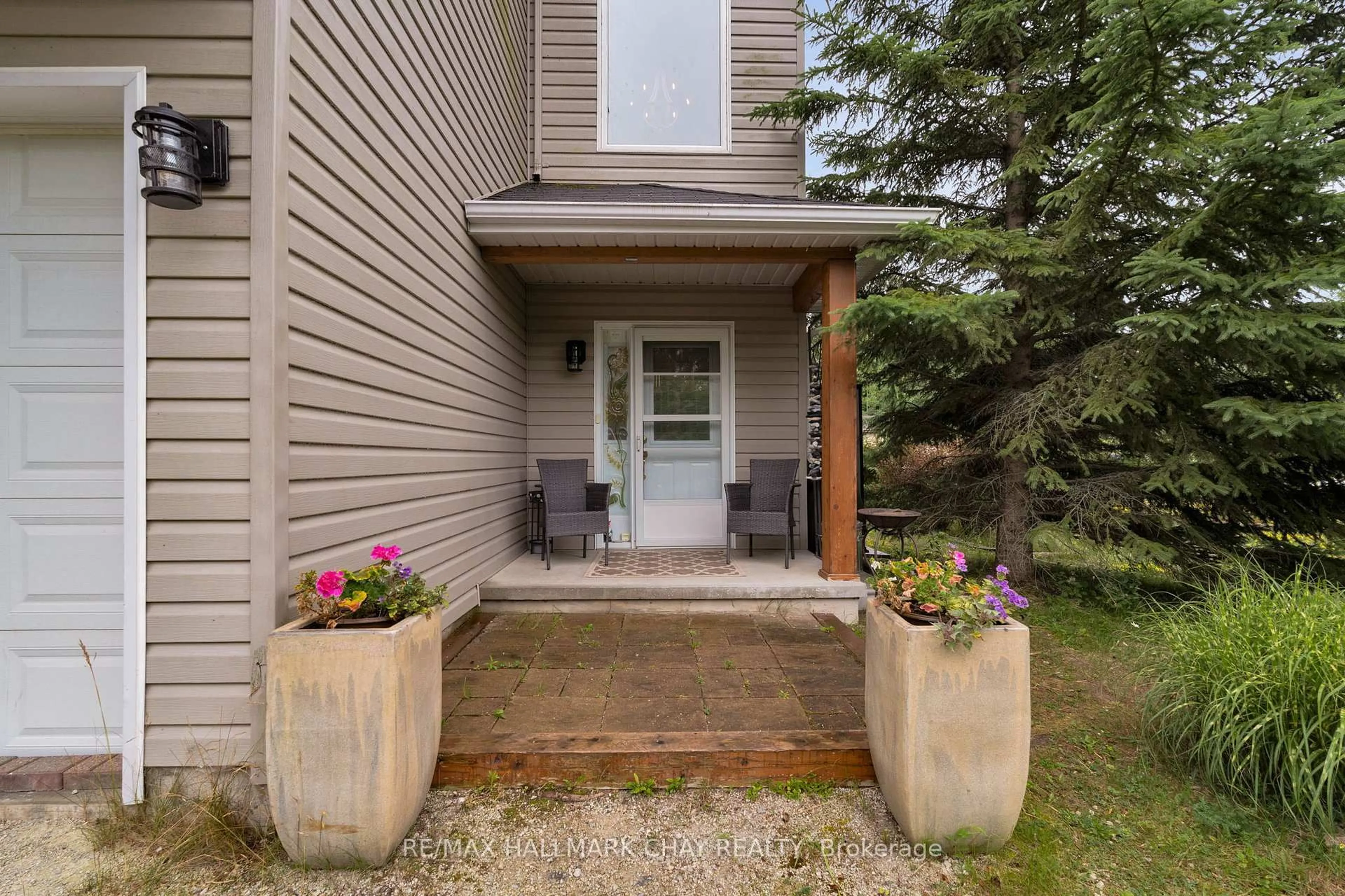 Patio, street for 19 Constance Blvd, Wasaga Beach Ontario L9Z 2Y5