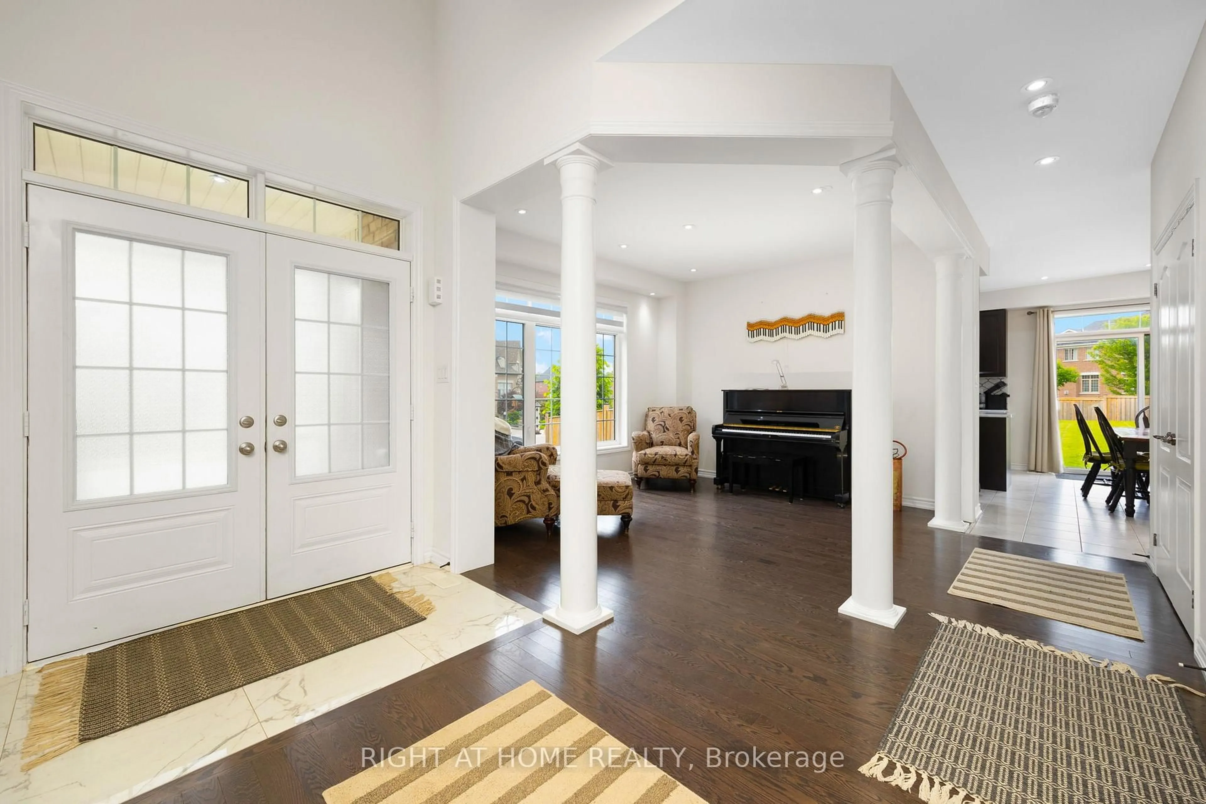 Indoor entryway for 57 Victoria Wood Ave, Springwater Ontario L9X 1Z8