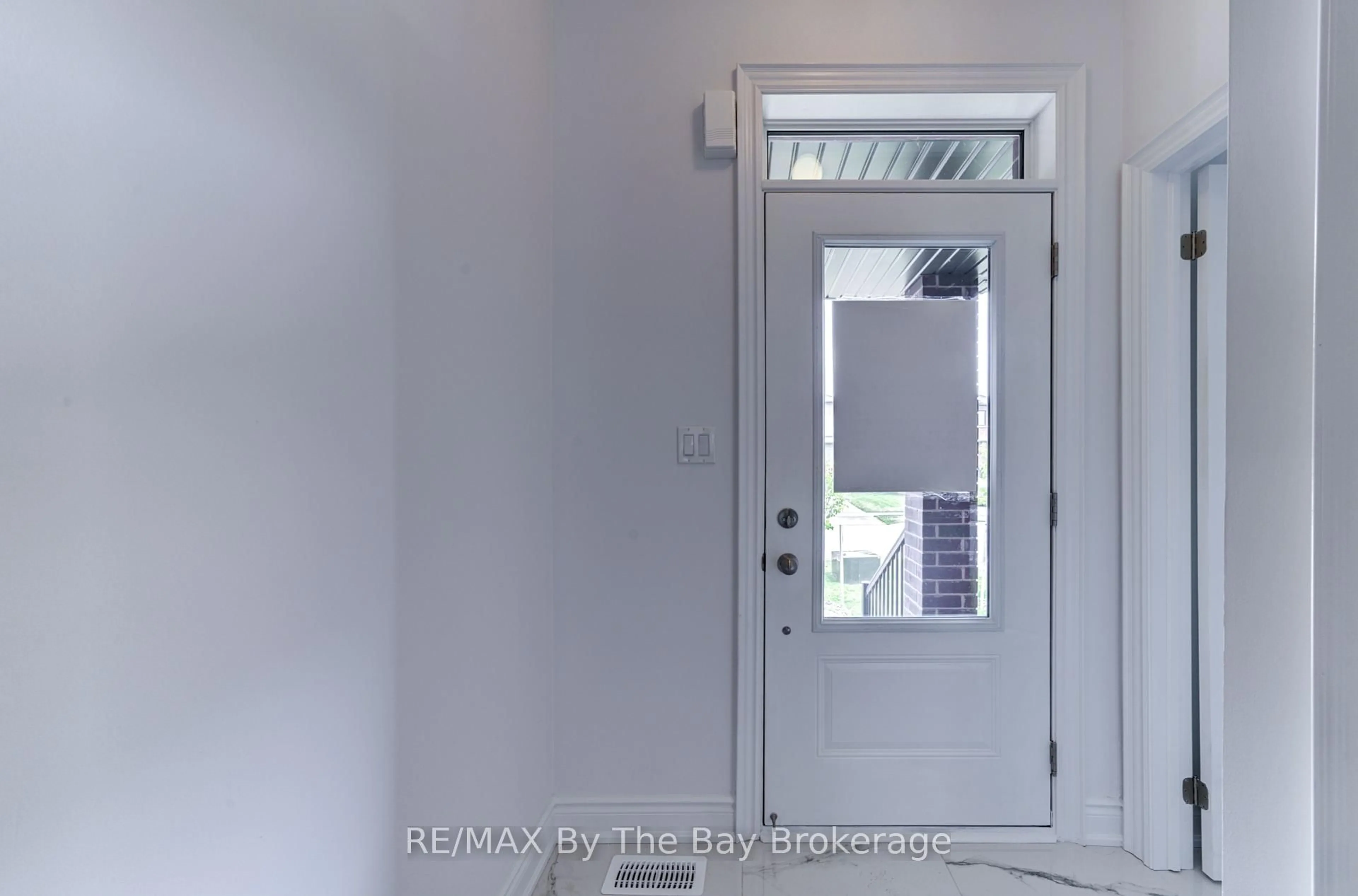 Indoor entryway for 28 Autumn Dr, Wasaga Beach Ontario L9Z 0K7