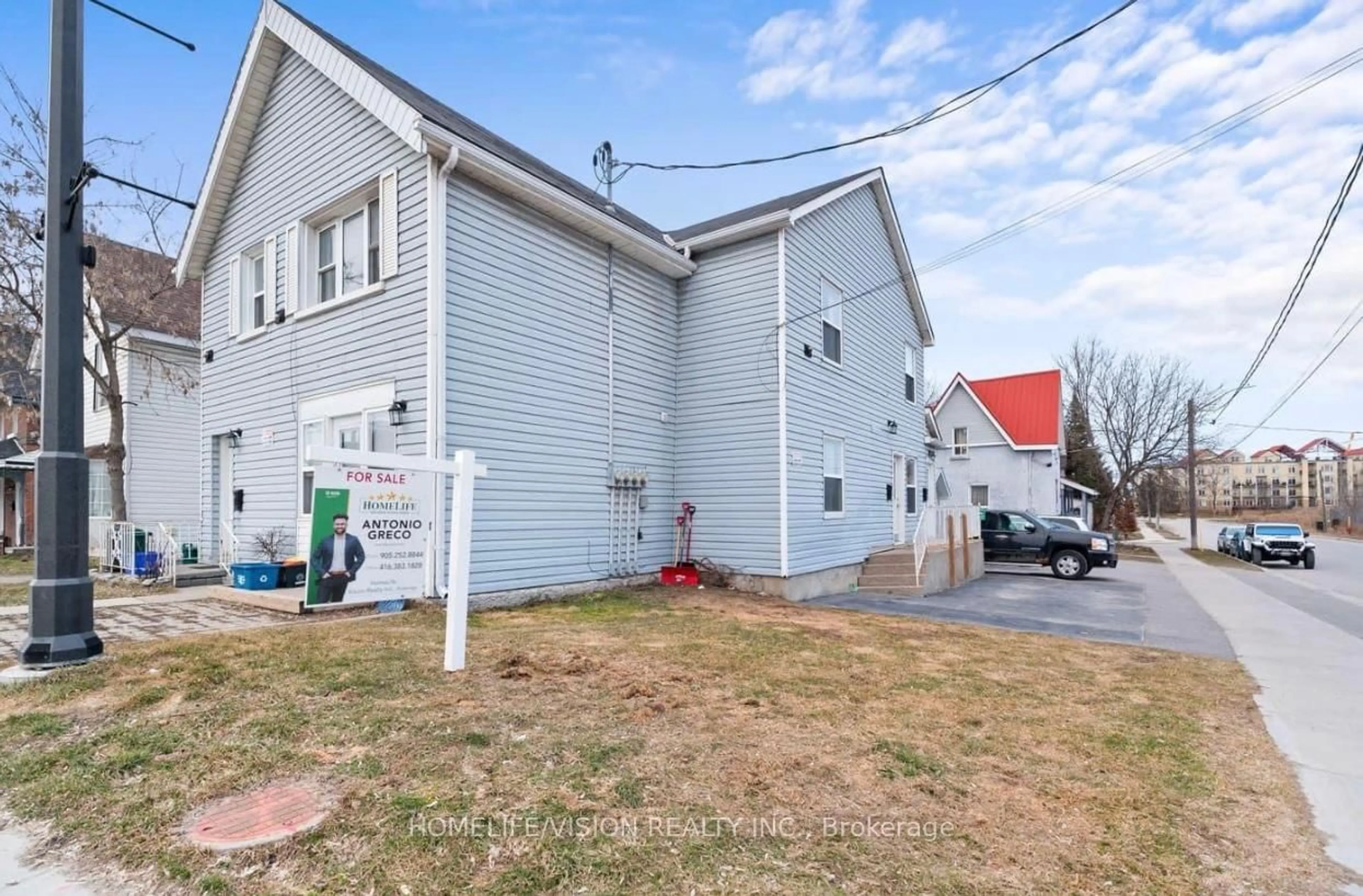 A pic from outside/outdoor area/front of a property/back of a property/a pic from drone, street for 78 Front St, Orillia Ontario L3V 4S3