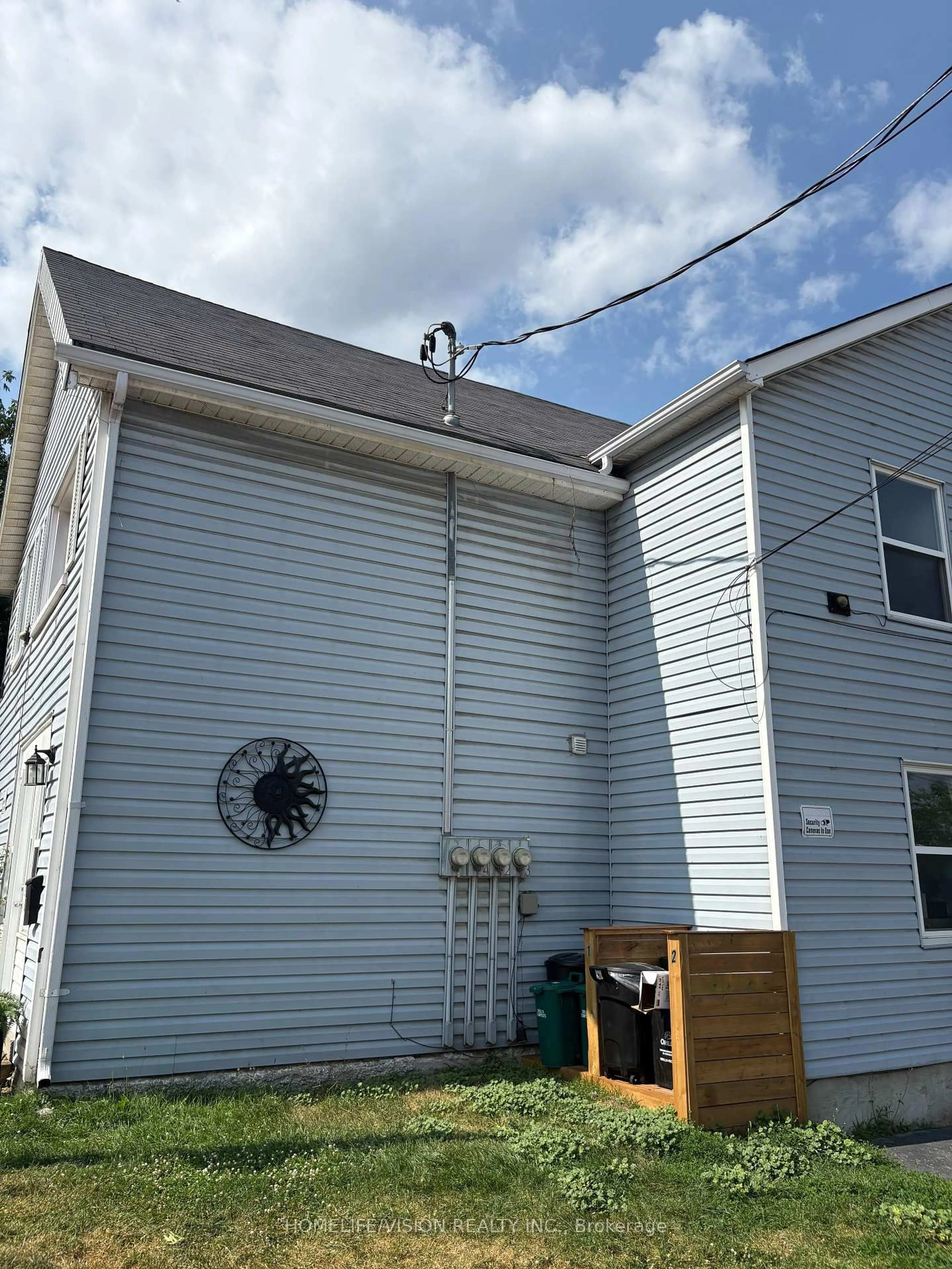 Home with vinyl exterior material, building for 78 Front St, Orillia Ontario L3V 4S3